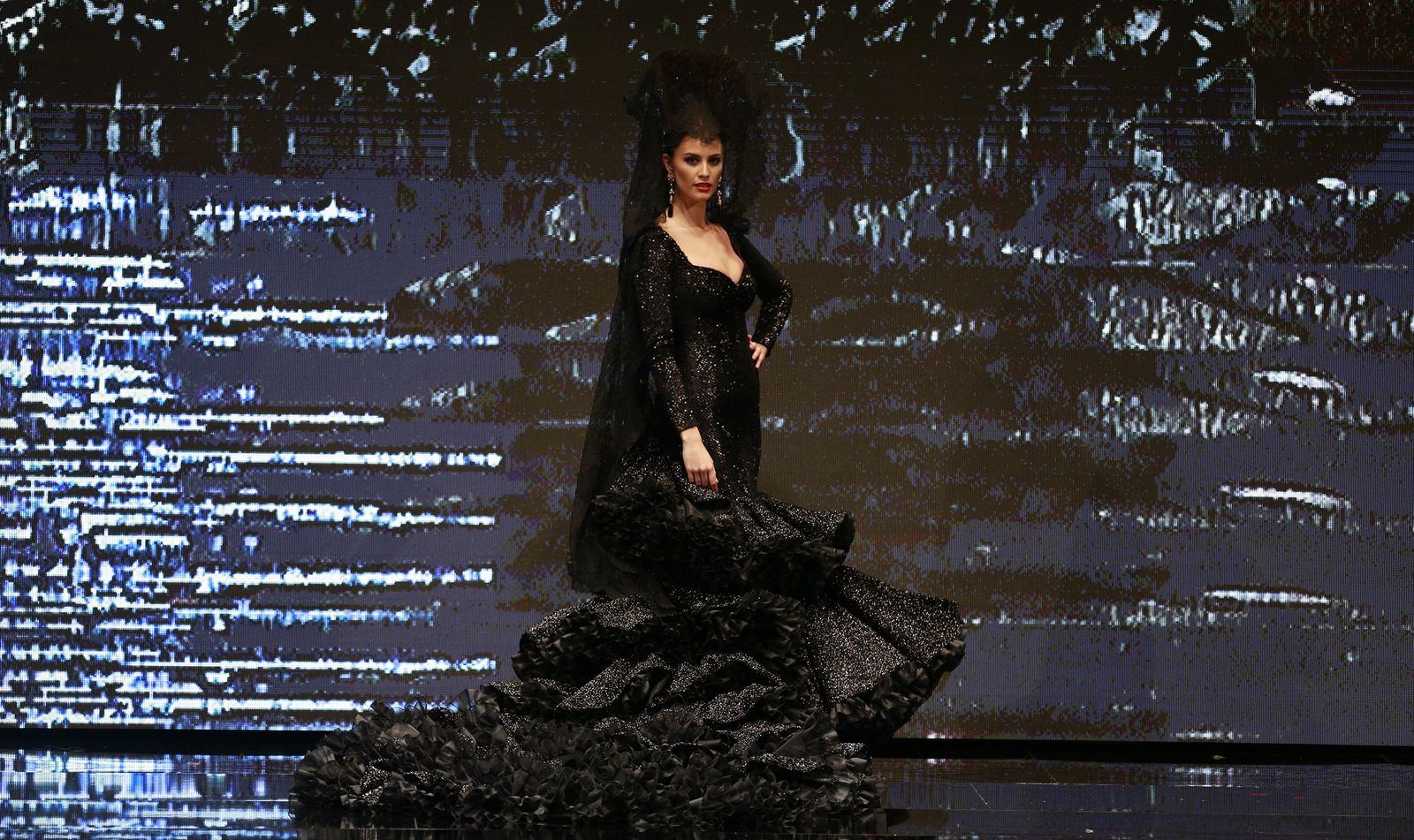 Desfile de Luis Fernández.