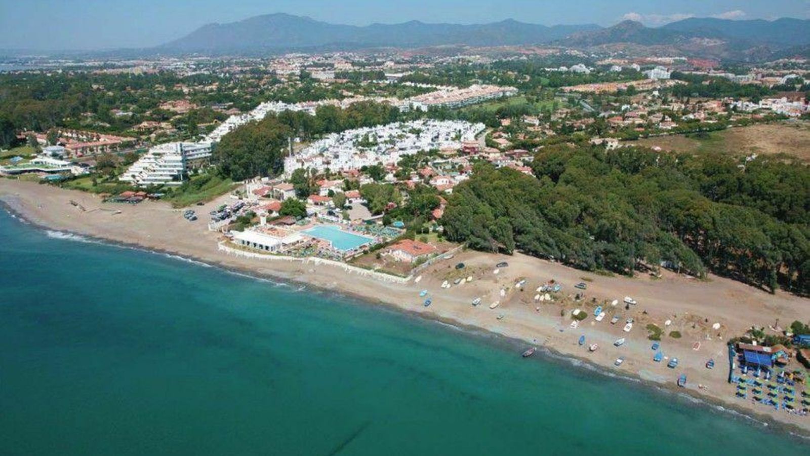 Linda Vista tiene buenos servicios como el alquiler de hamacas y un acceso fácil tanto a pie como en coche.