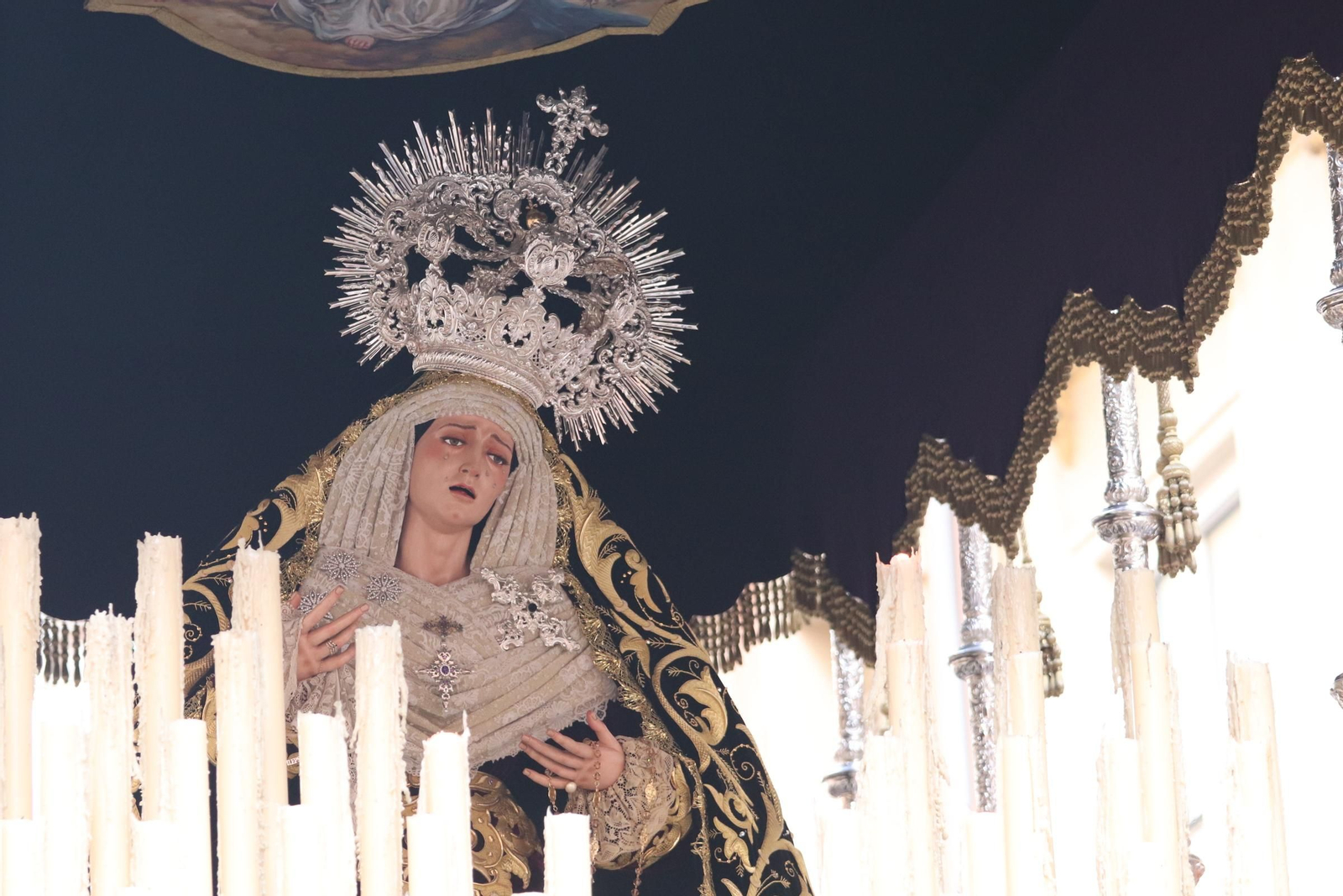 Crucifixión en el Lunes Santo en Málaga, en fotos
