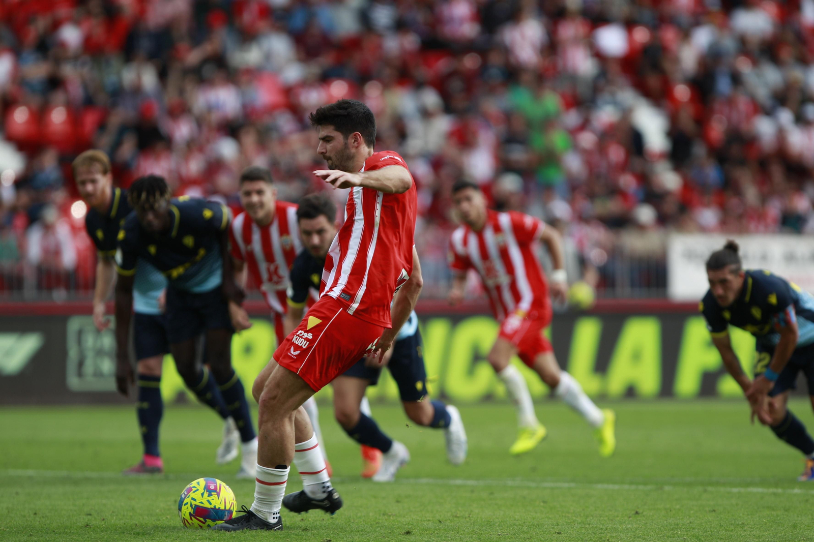 Imágenes del partido de la Liga Santander U.D. Almería-Cádiz C.F.