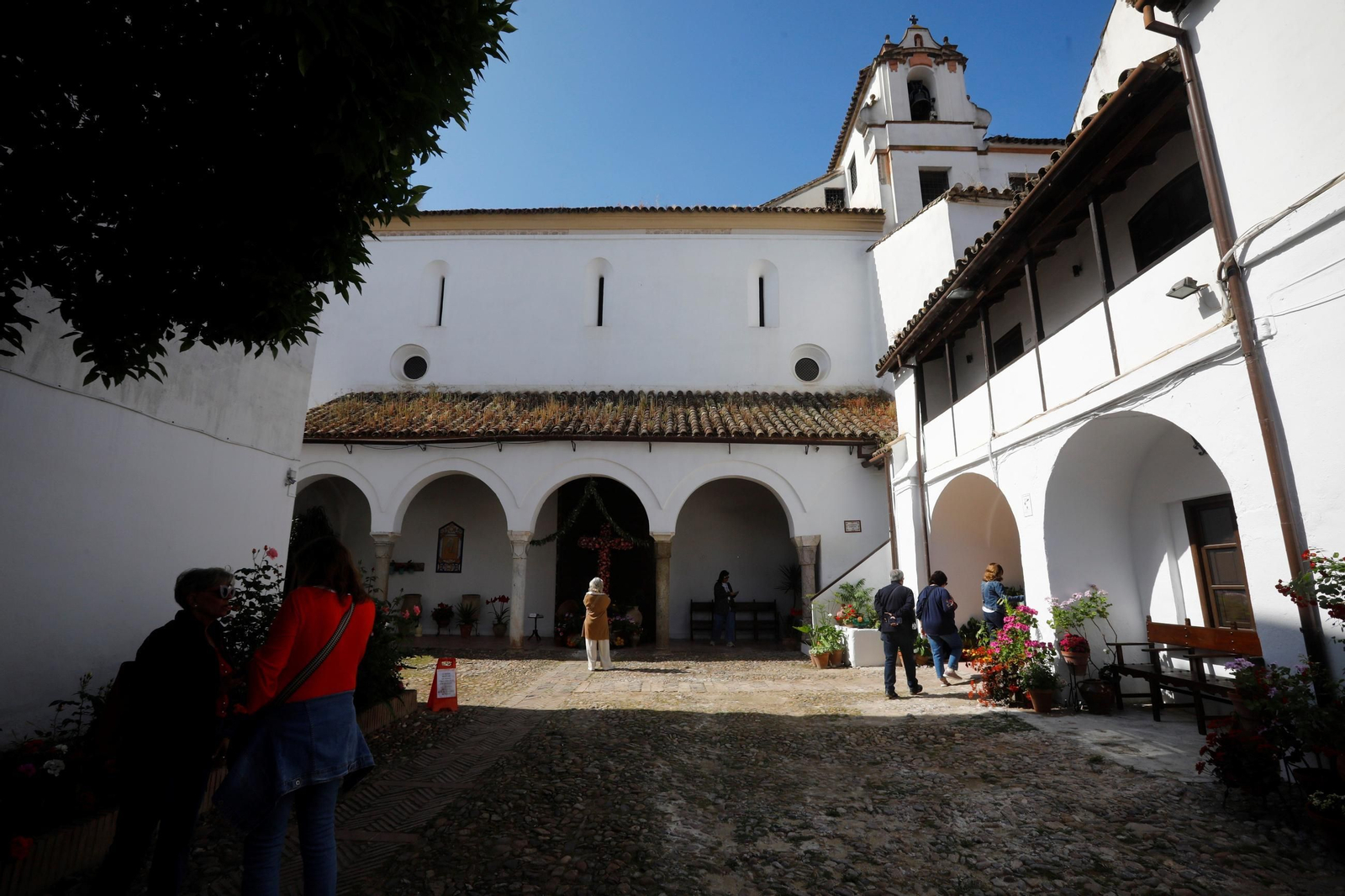 Patio del convento de las Clarisas de Santa Cruz.