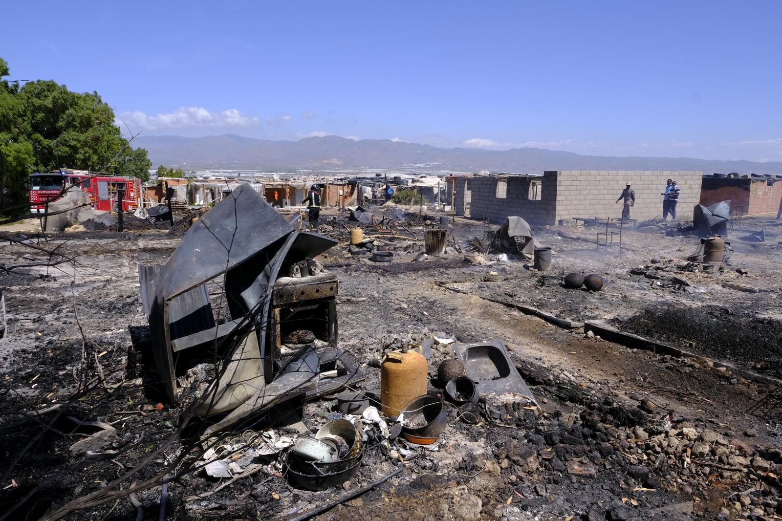 Fotogalería incendio asentamiento de chabolas en Atochares-Níjar (Almería)