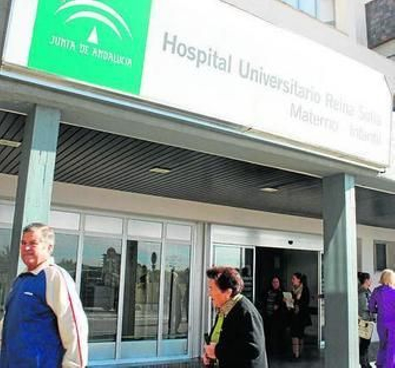 Entrada principal del Hospital Materno-Infantil.