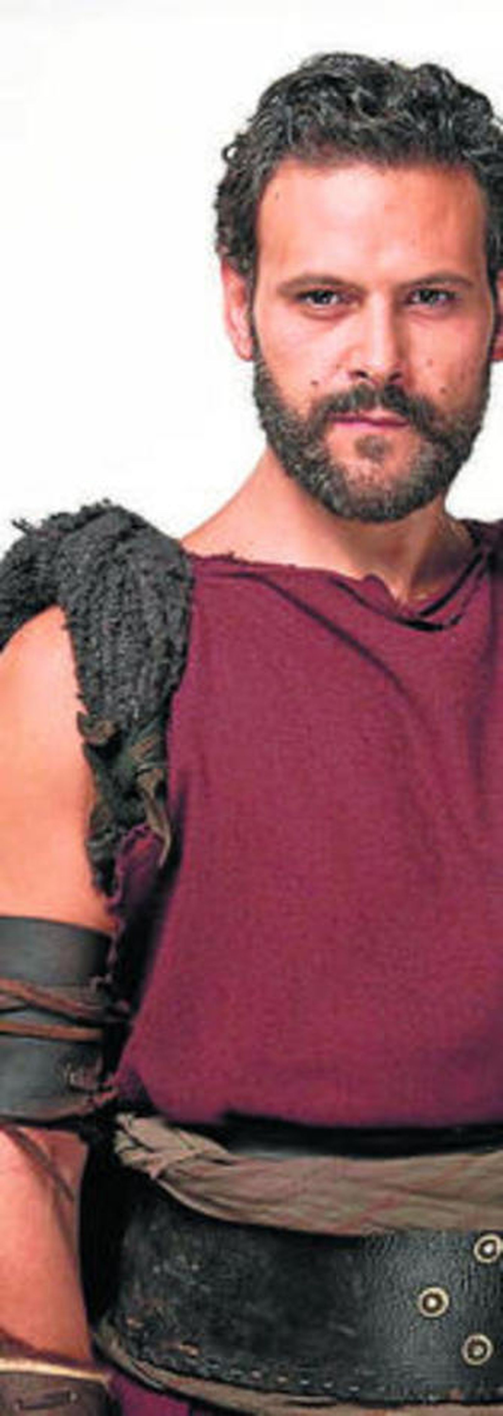 Roberto Enríquez como Viriato.