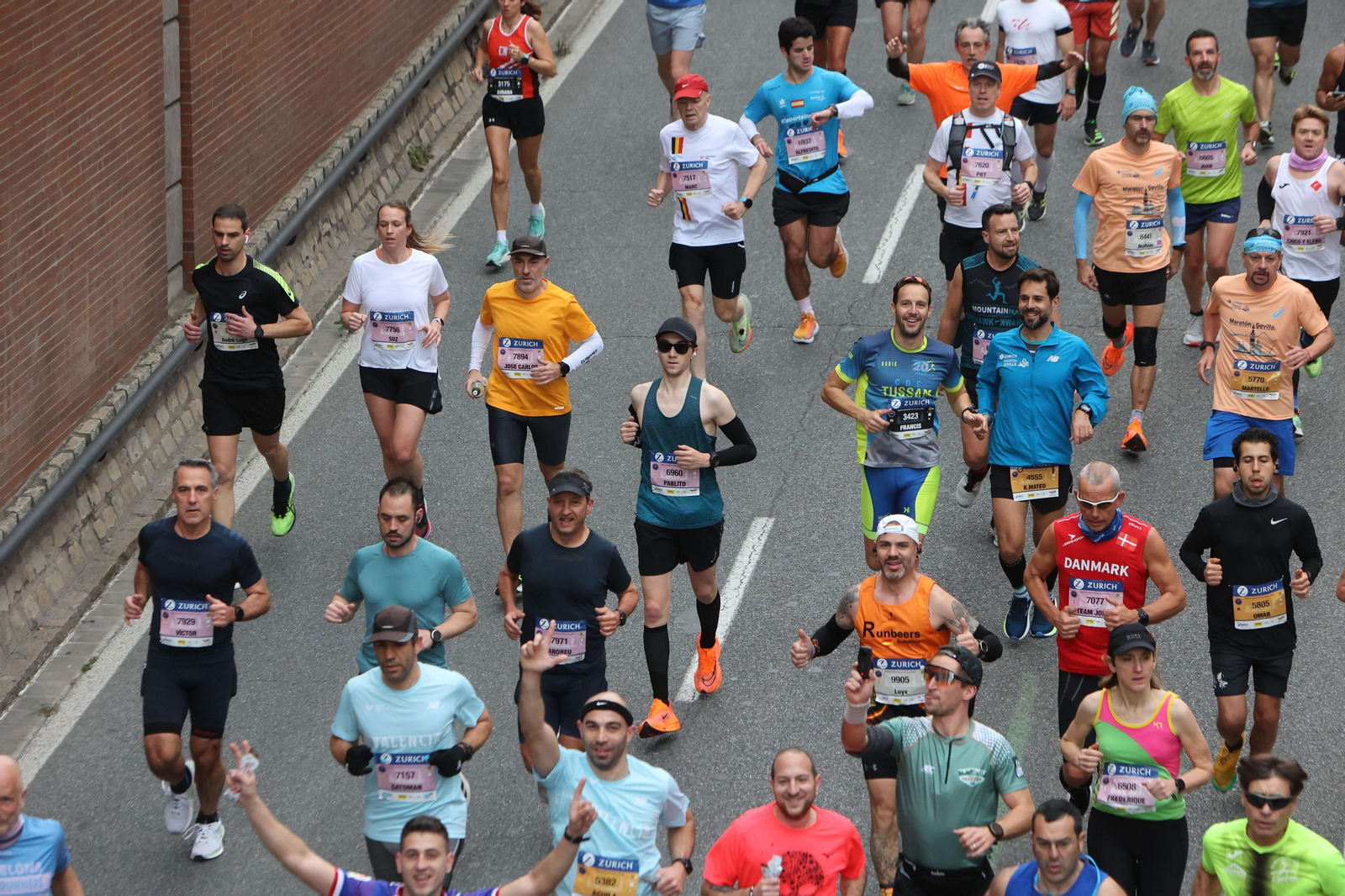 Búscate en la maratón de Sevilla 06