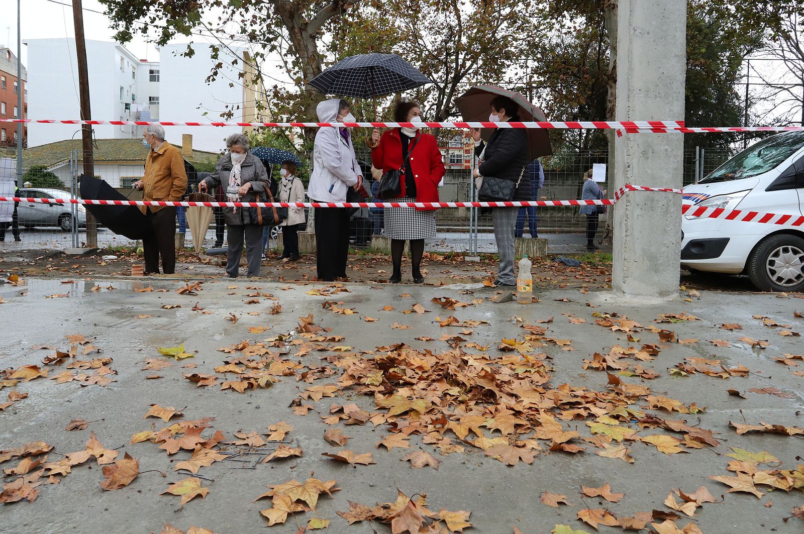 El Obispo de Huelva, Santiago Gómez, coloca la primera piedra de la nueva parroquia de Cristo Sacerdote, en imágenes