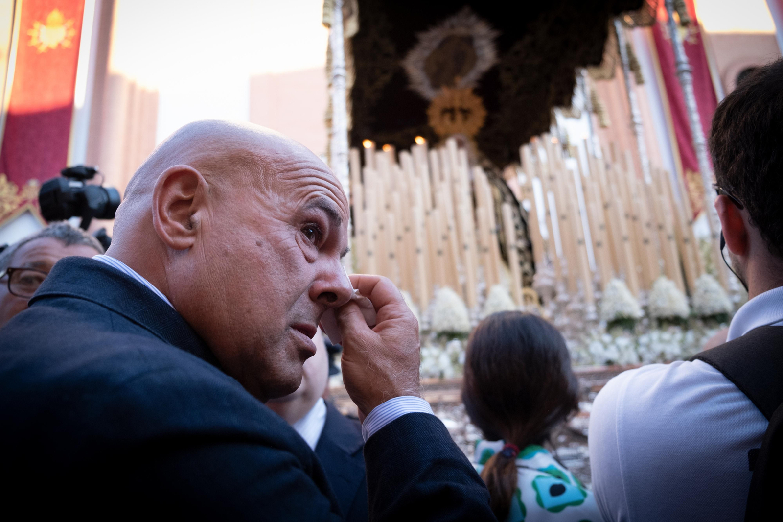 La procesión extraordinaria de la Virgen de los Dolores del Cerro del Águila, en imágenes