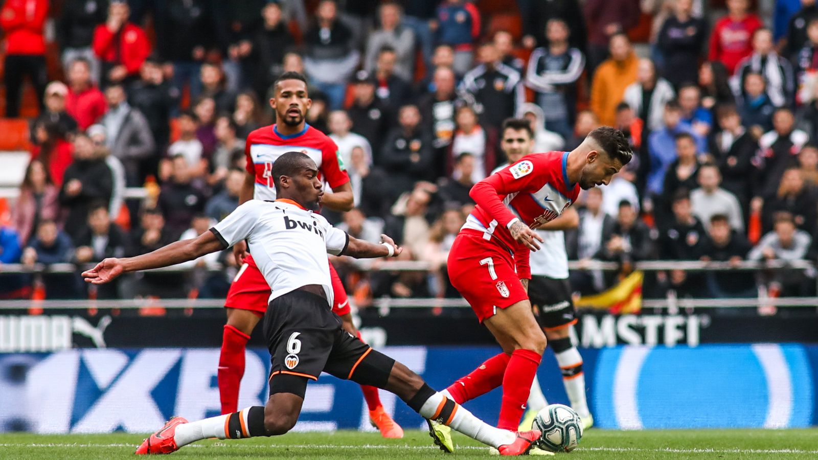 Para poder jugar en Europa en el caso de que se dé esa oportunidad, el Granada CF tendría que superar al Valencia.