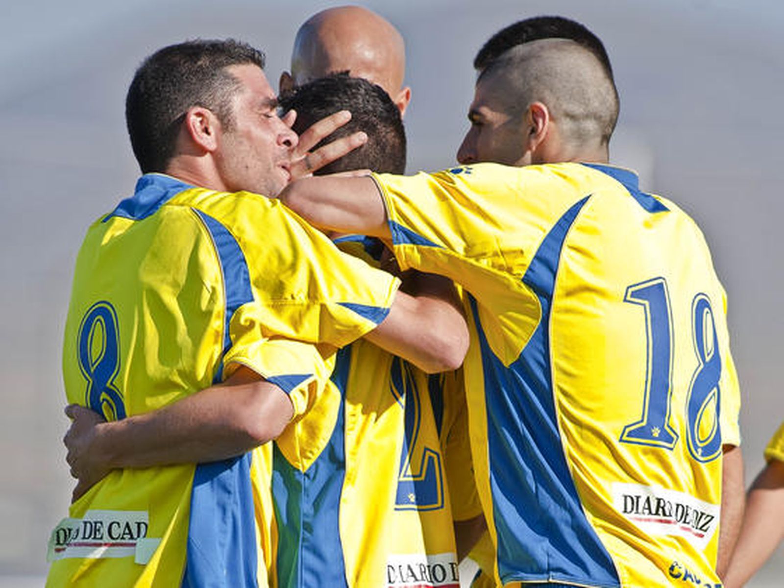 No fue fácil, pero el Cádiz acabó imponiéndose al colista.

Foto: LOF