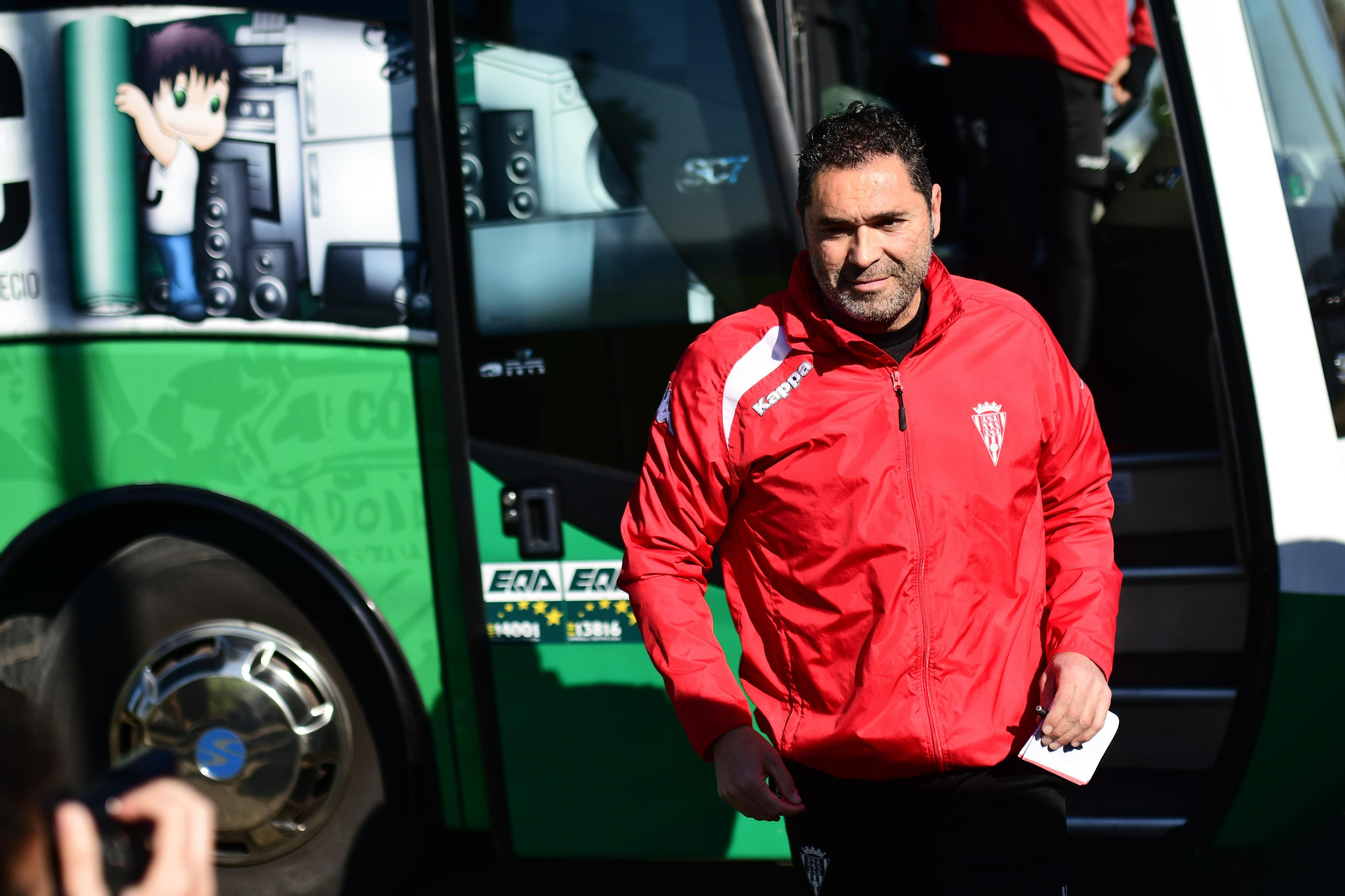 Rafa Navarro llega a su primer entrenamiento como técnico del Córdoba CF. Rafa Navarro llega a su primer entrenamiento como técnico del Córdoba CF.