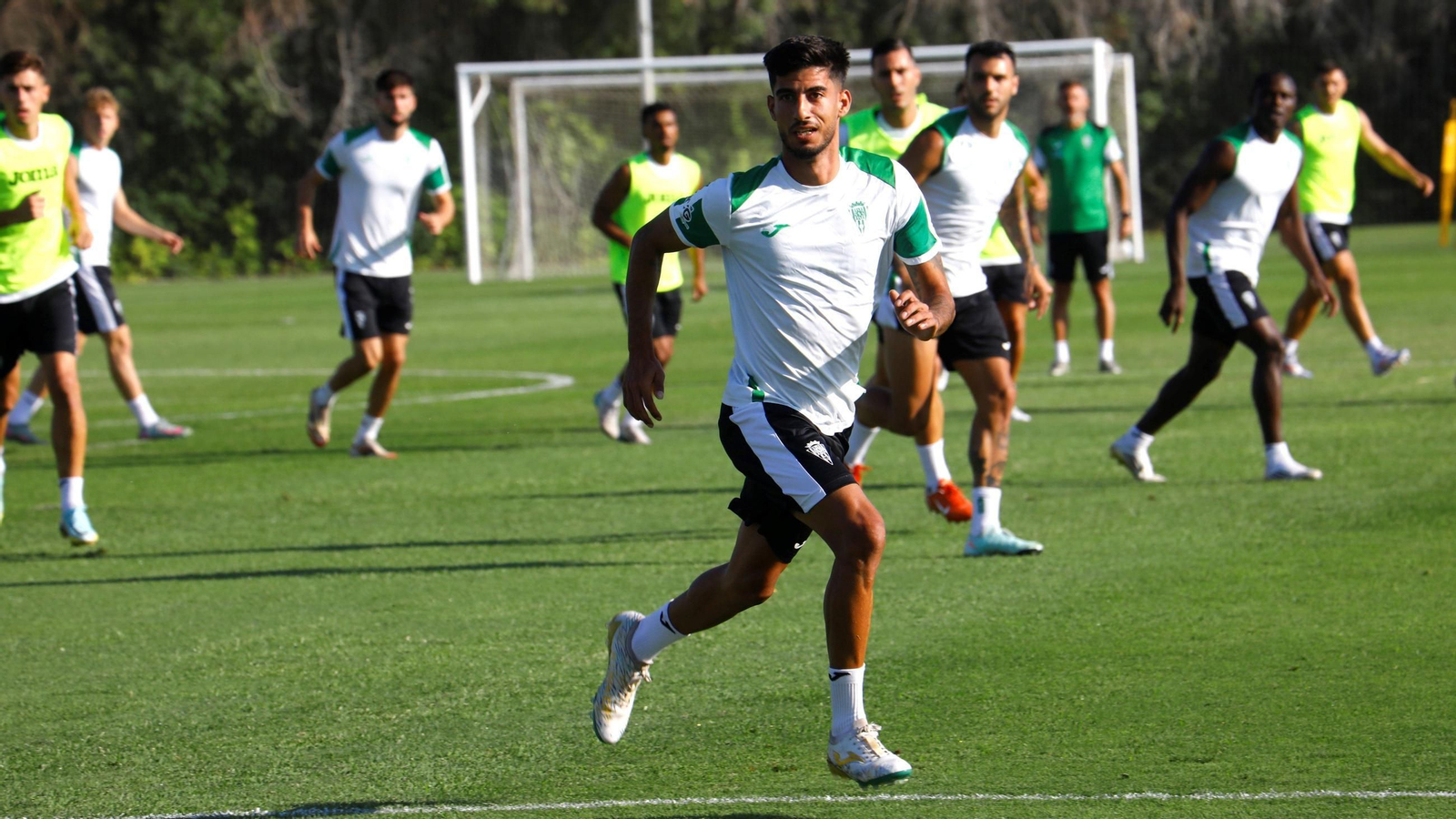 José Manuel Calderón, en un entrenamiento del Córdoba CF.