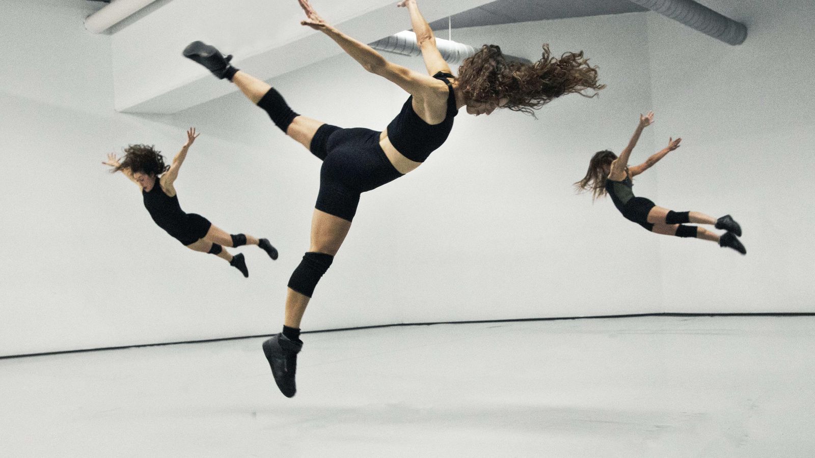 Fotografía de un ensayo de ‘Visillo’ con las tres intérpretes, Paloma Calderón, Sara Canet y Cristina Maestre.