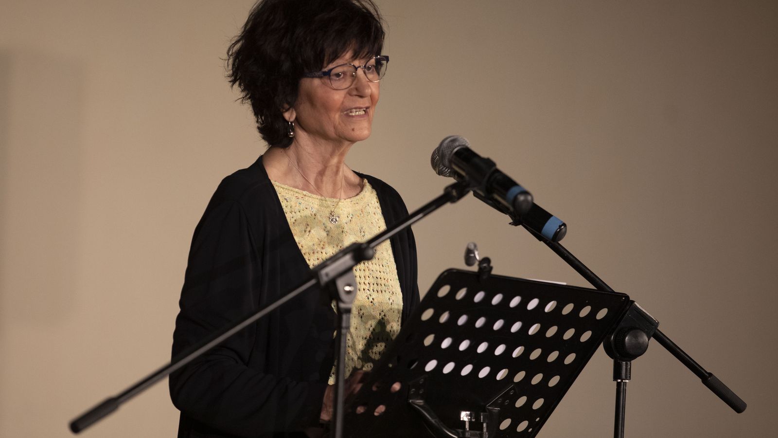 Ángeles Mora Fragoso en el auditorio José Fernández Castro dando el pregón
