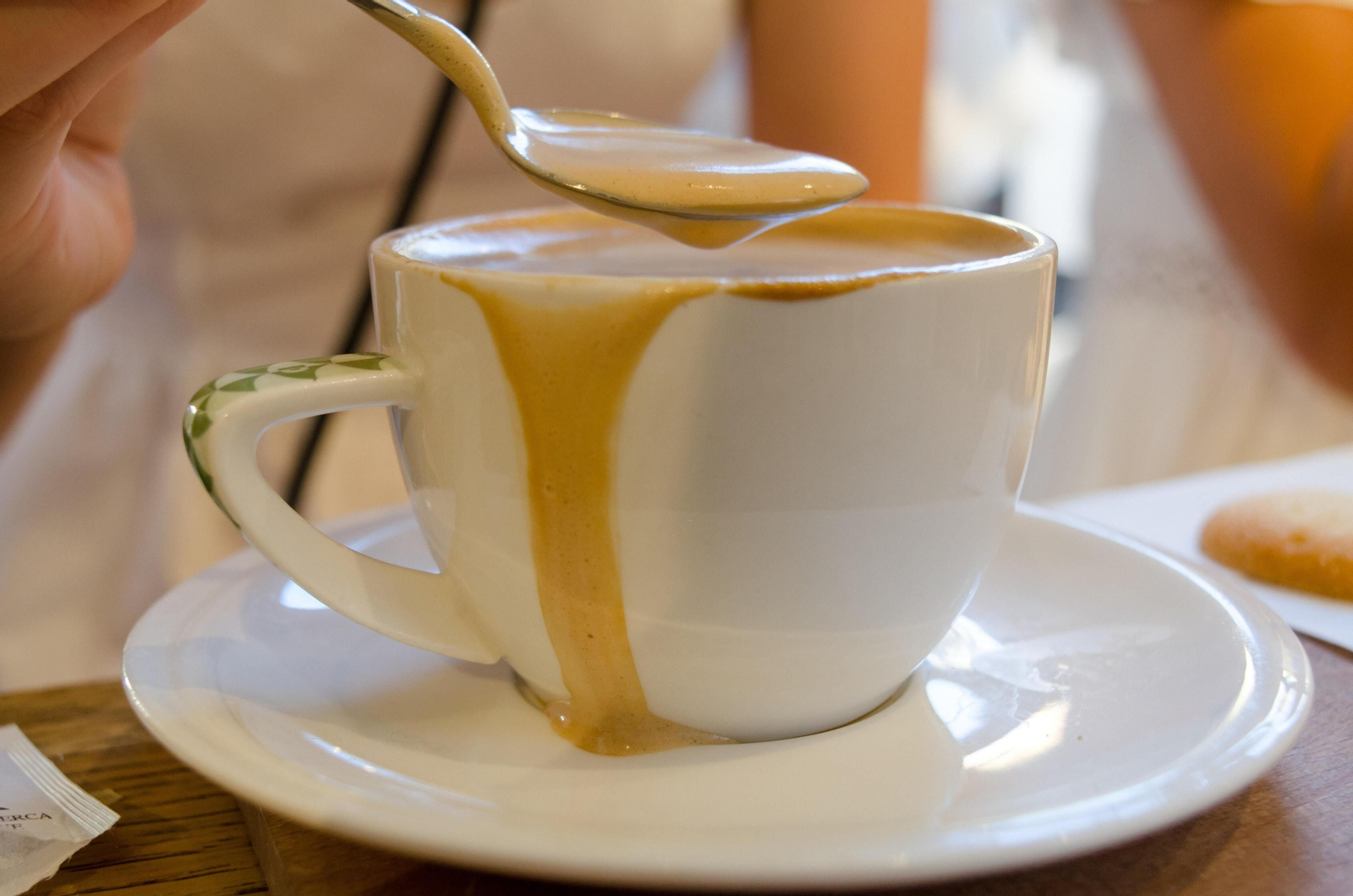 Para evitar que esto ocurriese, en la década de los 50 en el Café Central de Málaga surgió la idea de llamar así a los cafés.