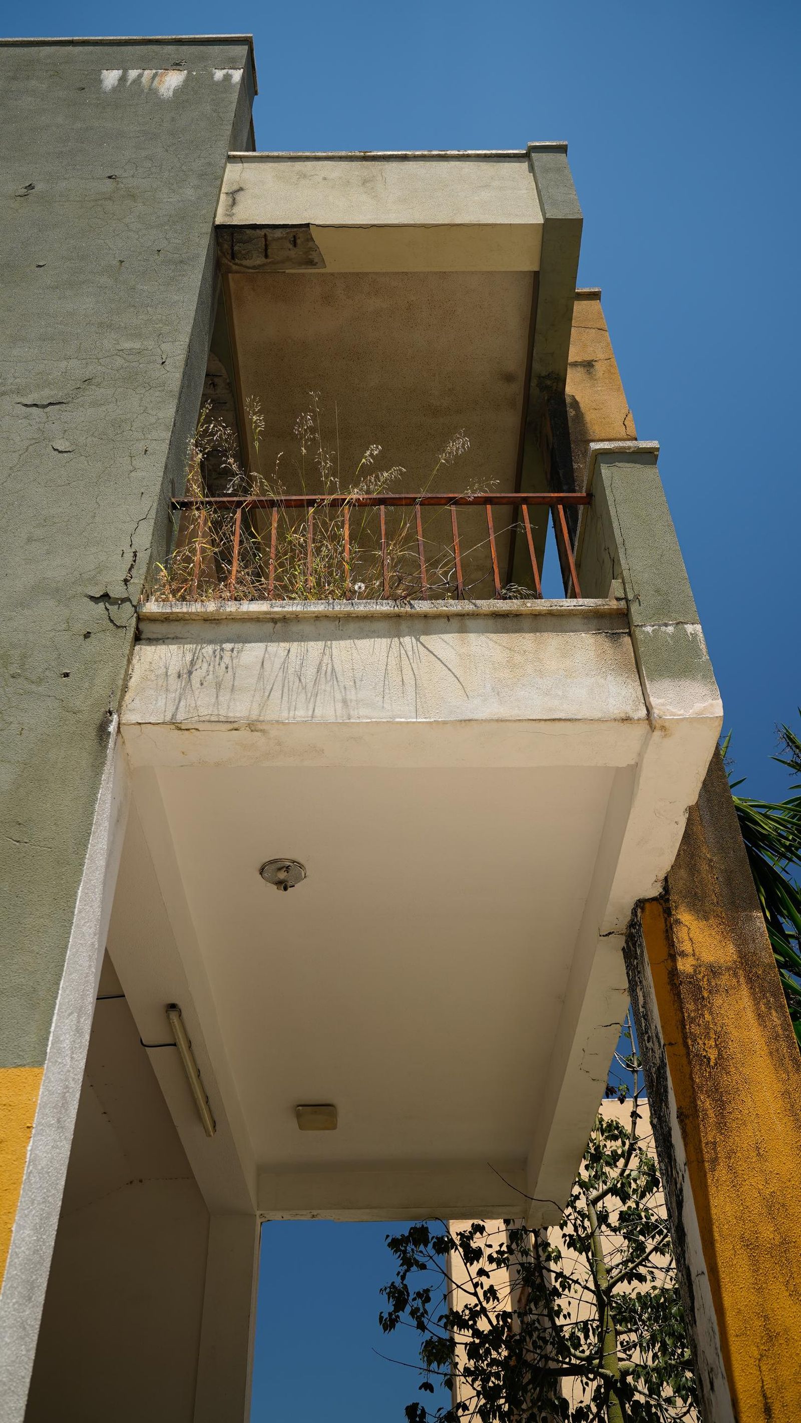 Así es la dejadez en el Centro Cívico de la reconquista.