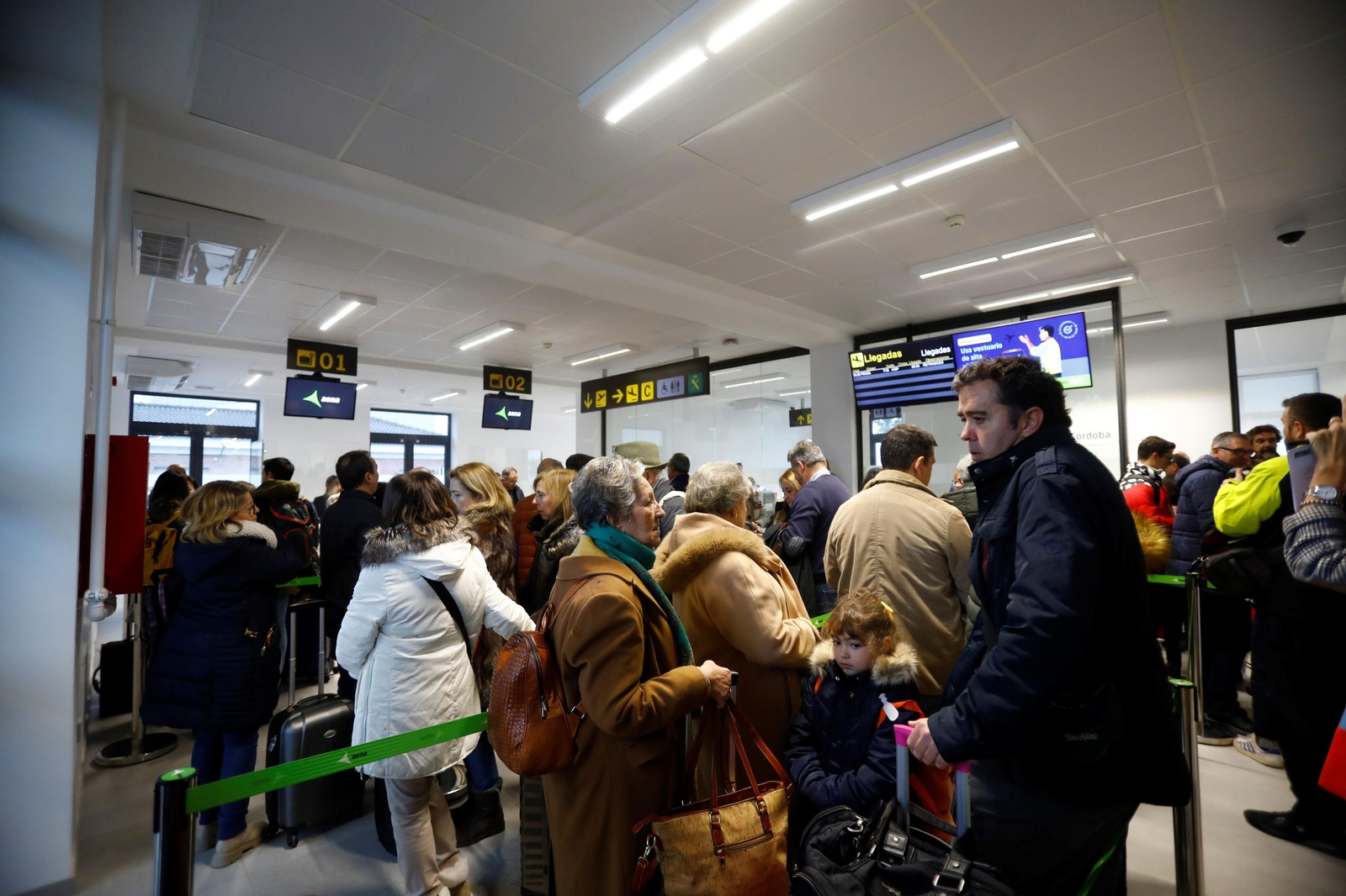 El despegue del el primer vuelo chárter a Europa en el aeropuerto de Córdoba, en imágenes