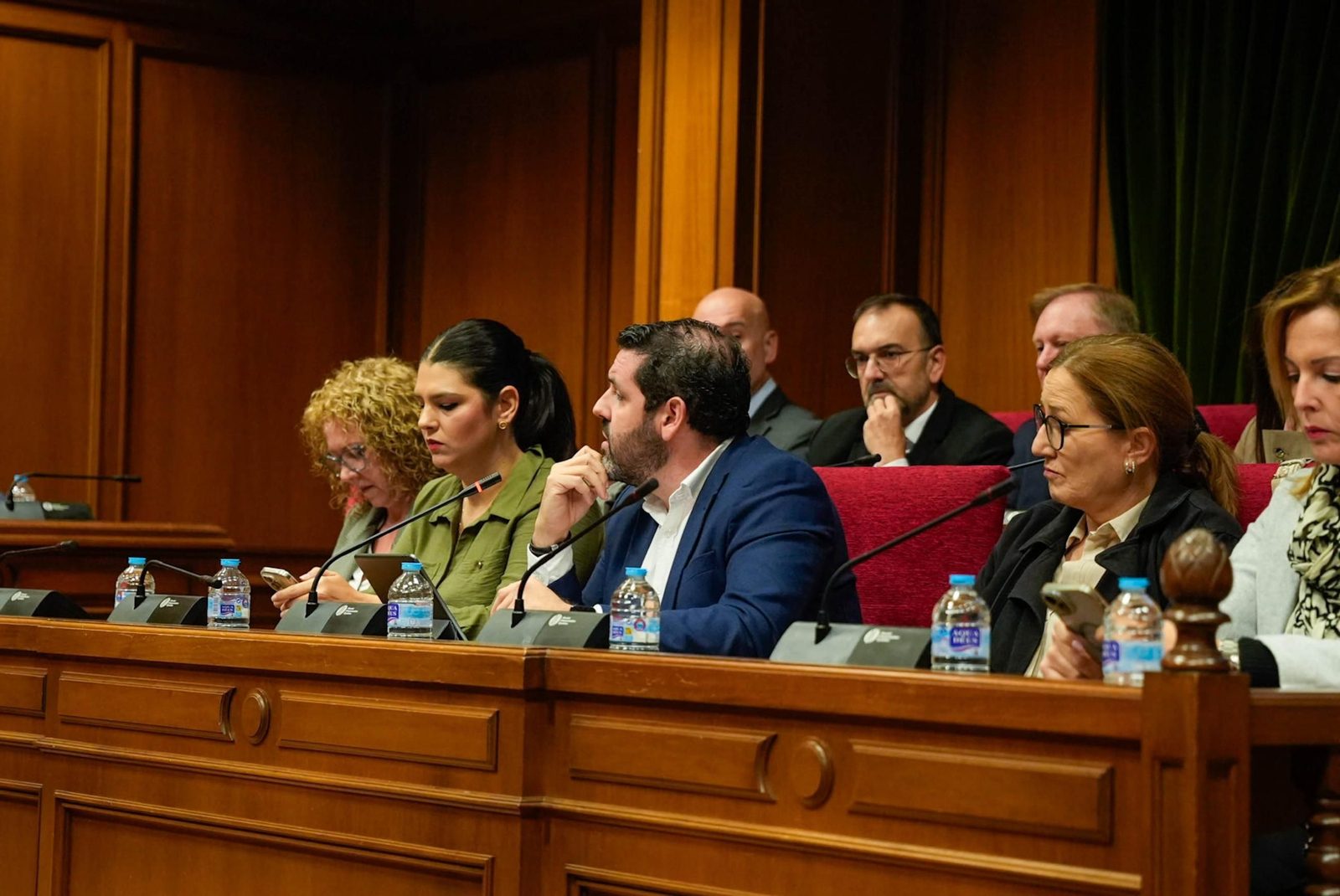 Las imágenes del primer pleno en Diputación sin Javier Aureliano García