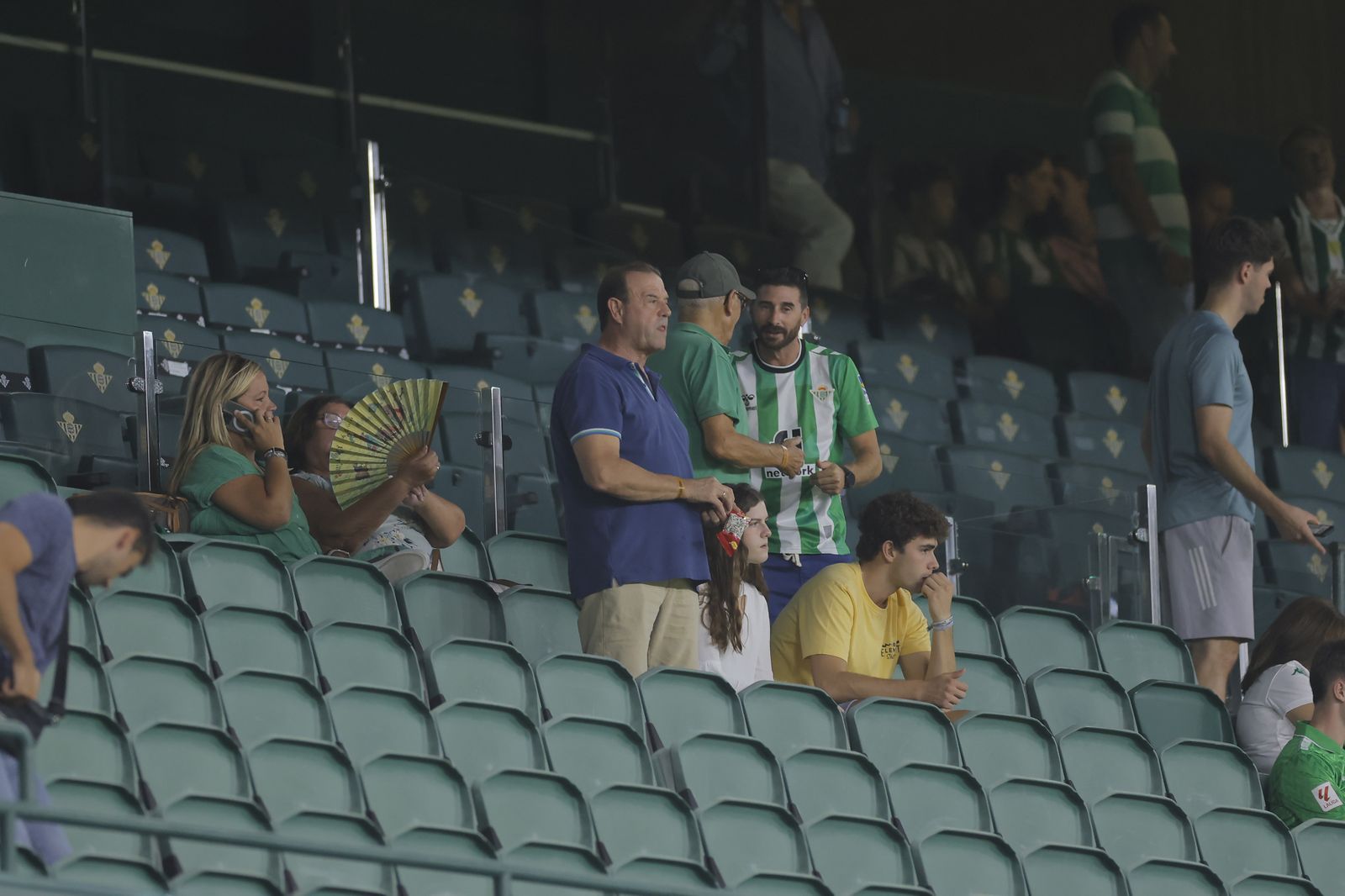 Búscate en las fotos del Betis-Valencia