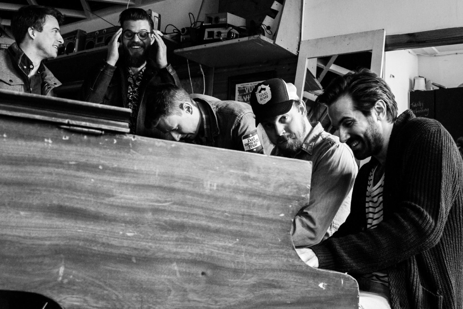 Eddy Smith, con gorra, y la banda The 507, en una imagen promocional