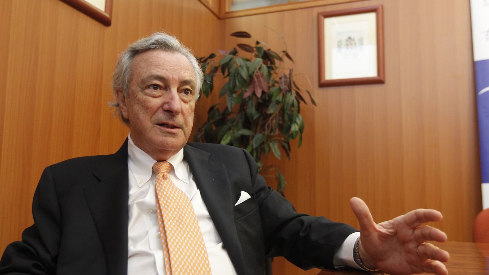 Jorge Dezcallar en la Cámara de Comercio de Almería.