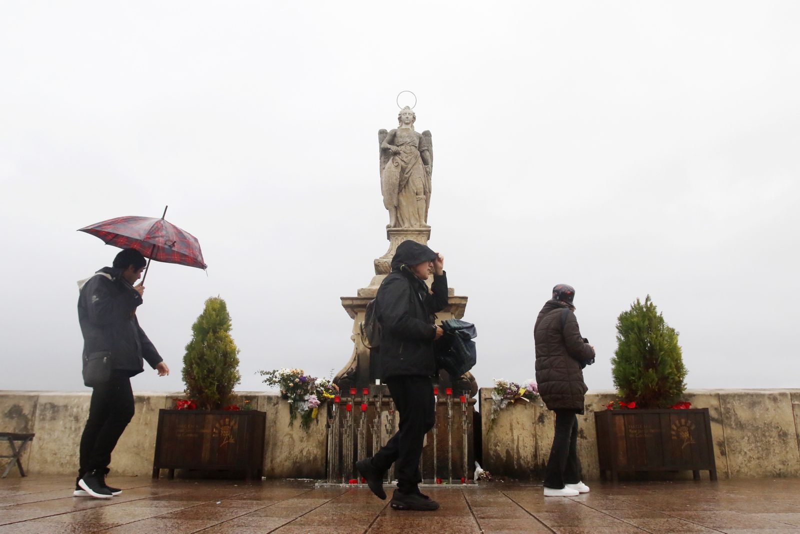 Un día de Navidad en Córdoba pasado por agua, en fotografías