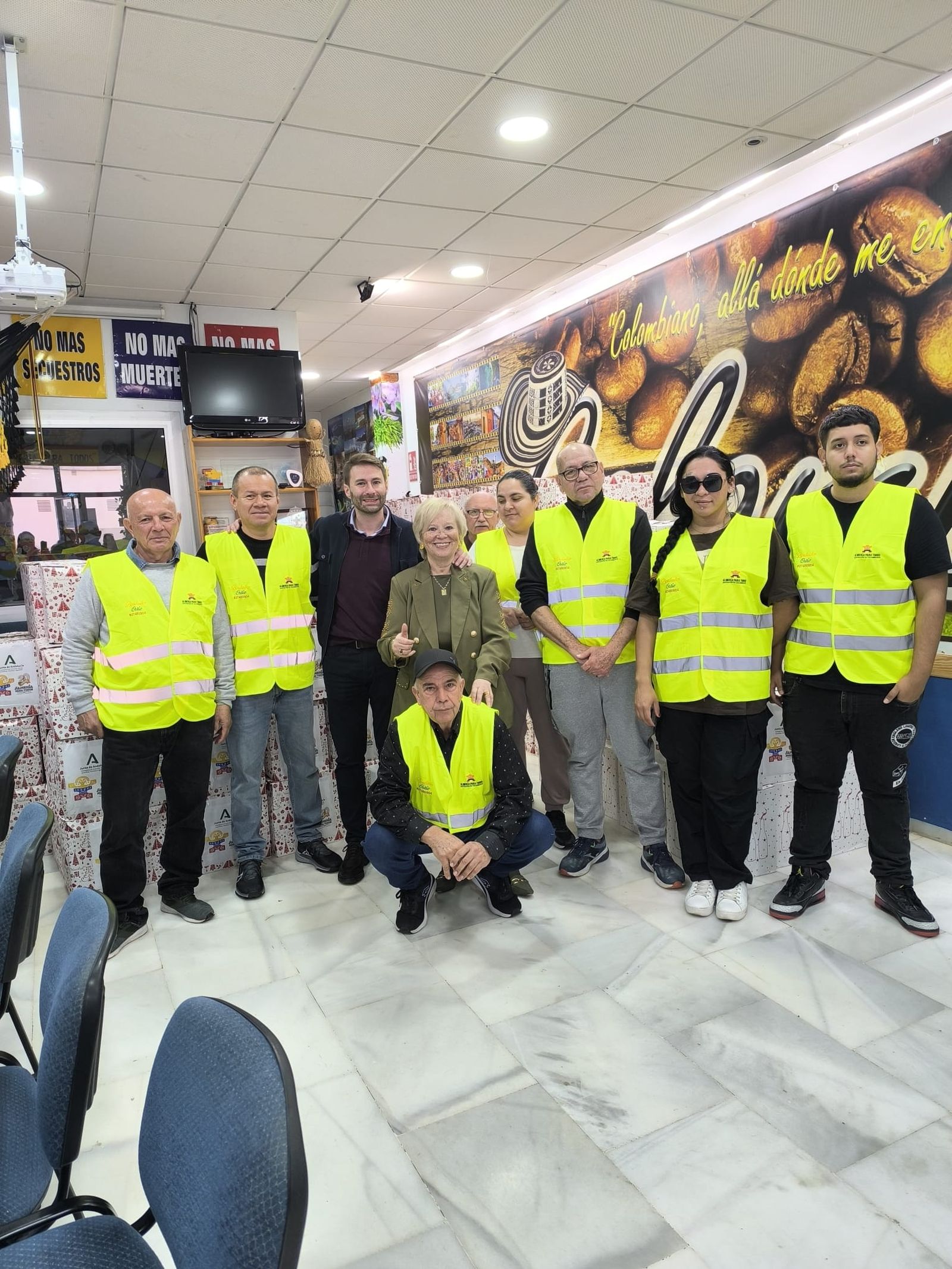 Esta asociación de colombianos de Almería celebra 20 años con 200 cestas de la compra a quienes más lo necesitan