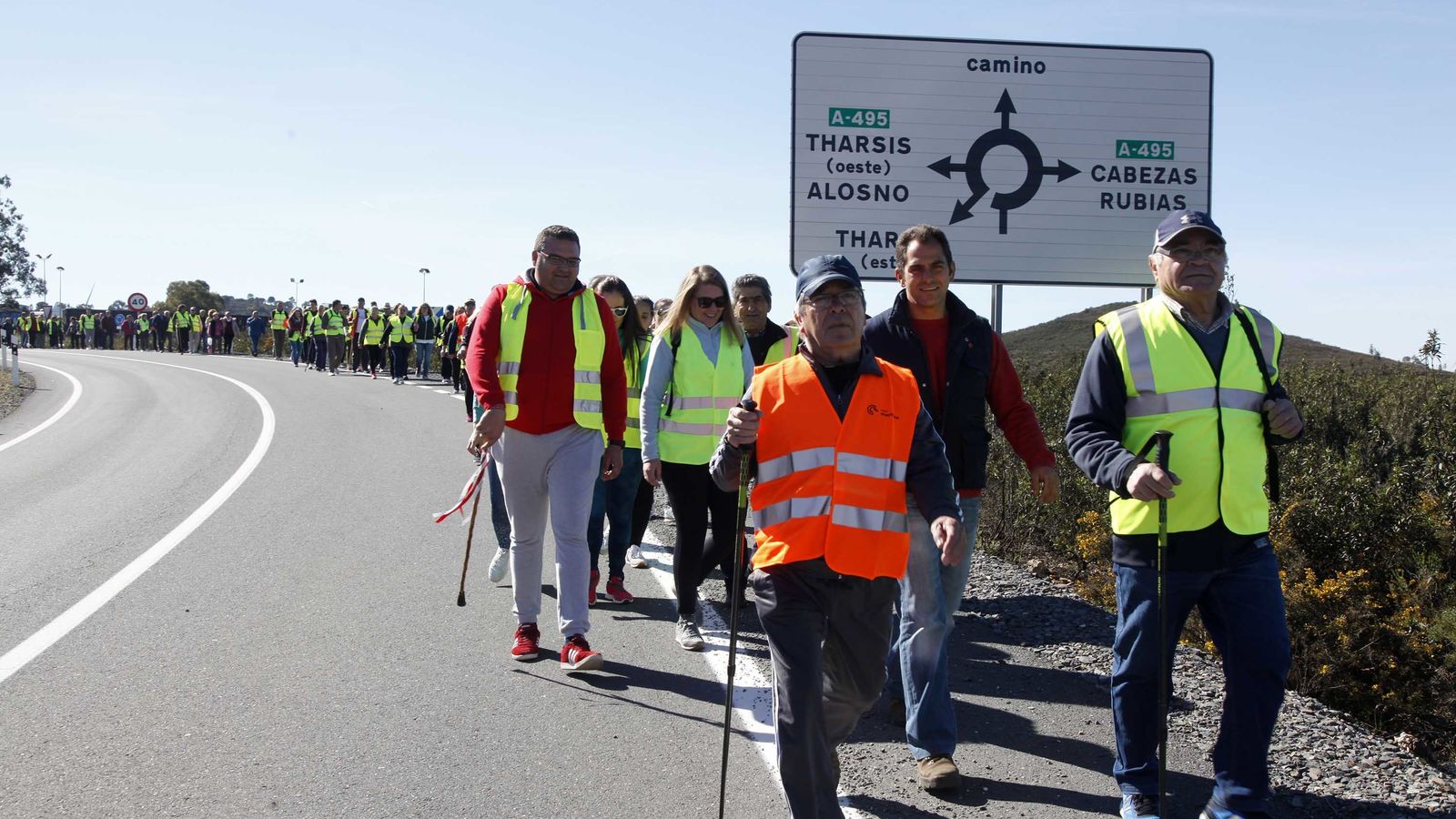 Vecinos de Tharsis inician la marcha a pie hasta Sevilla.