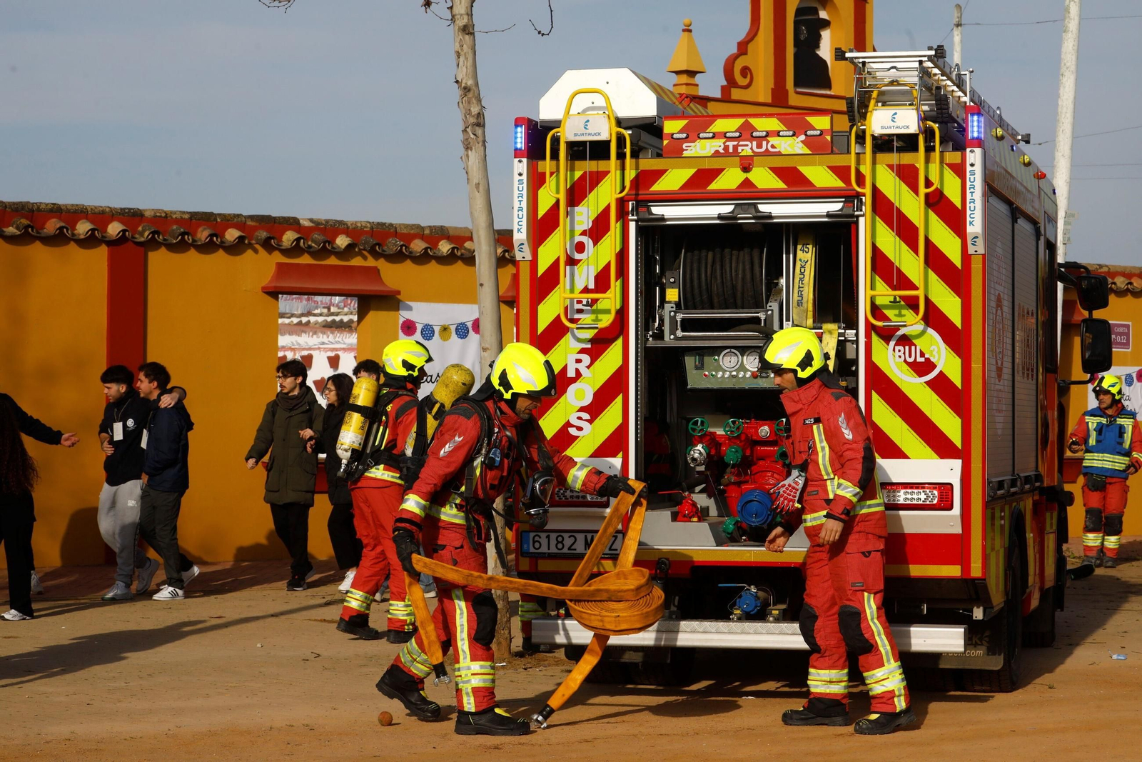 El simulacro de actuación ante una explosión en la Feria de Córdoba, en imágenes