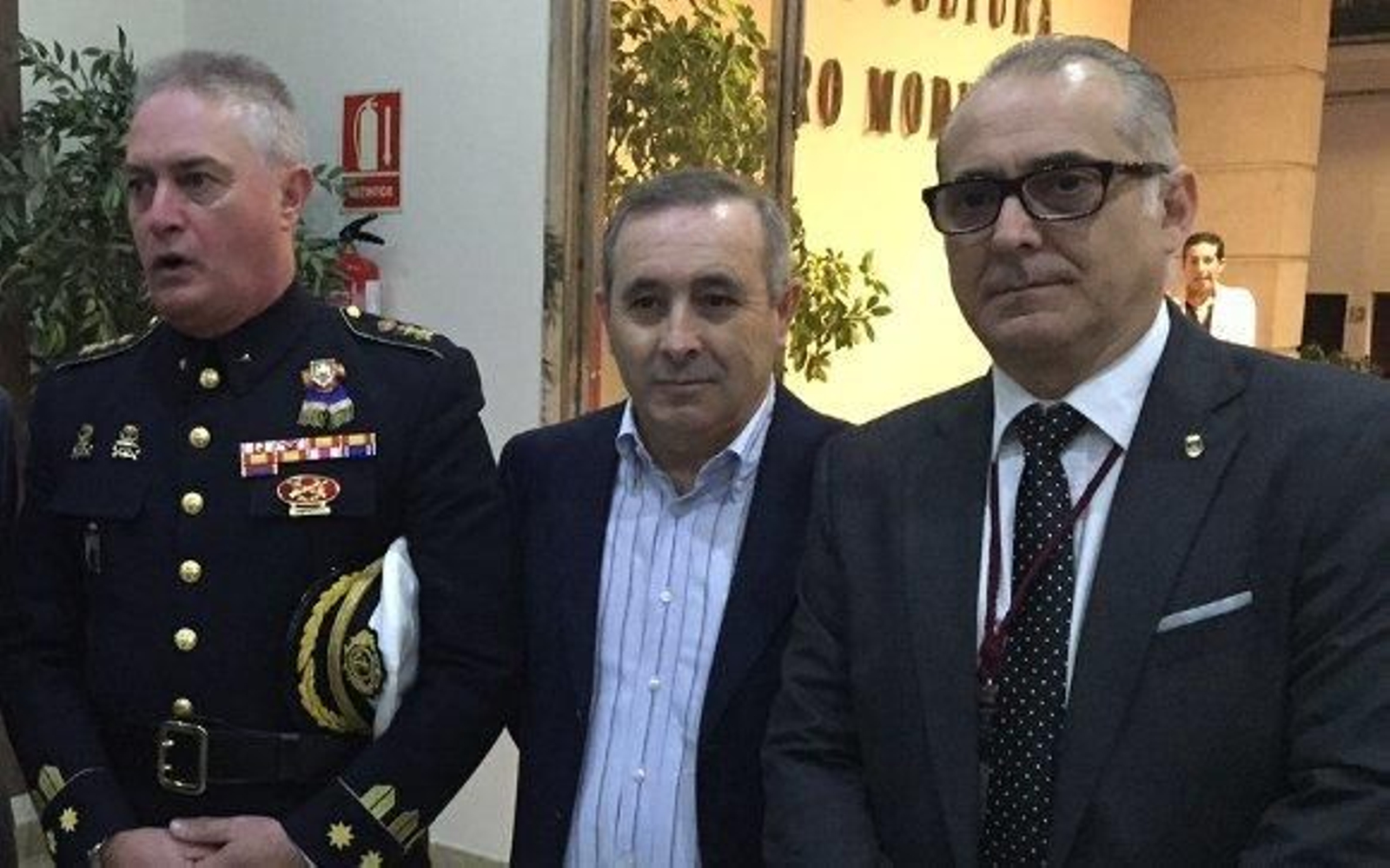 El subdelegado de Defensa en Cádiz, Joaquín Tomás González, José Luis Aragón y Joaquín Páez.  Foto: Ignacio Casas de Ciria