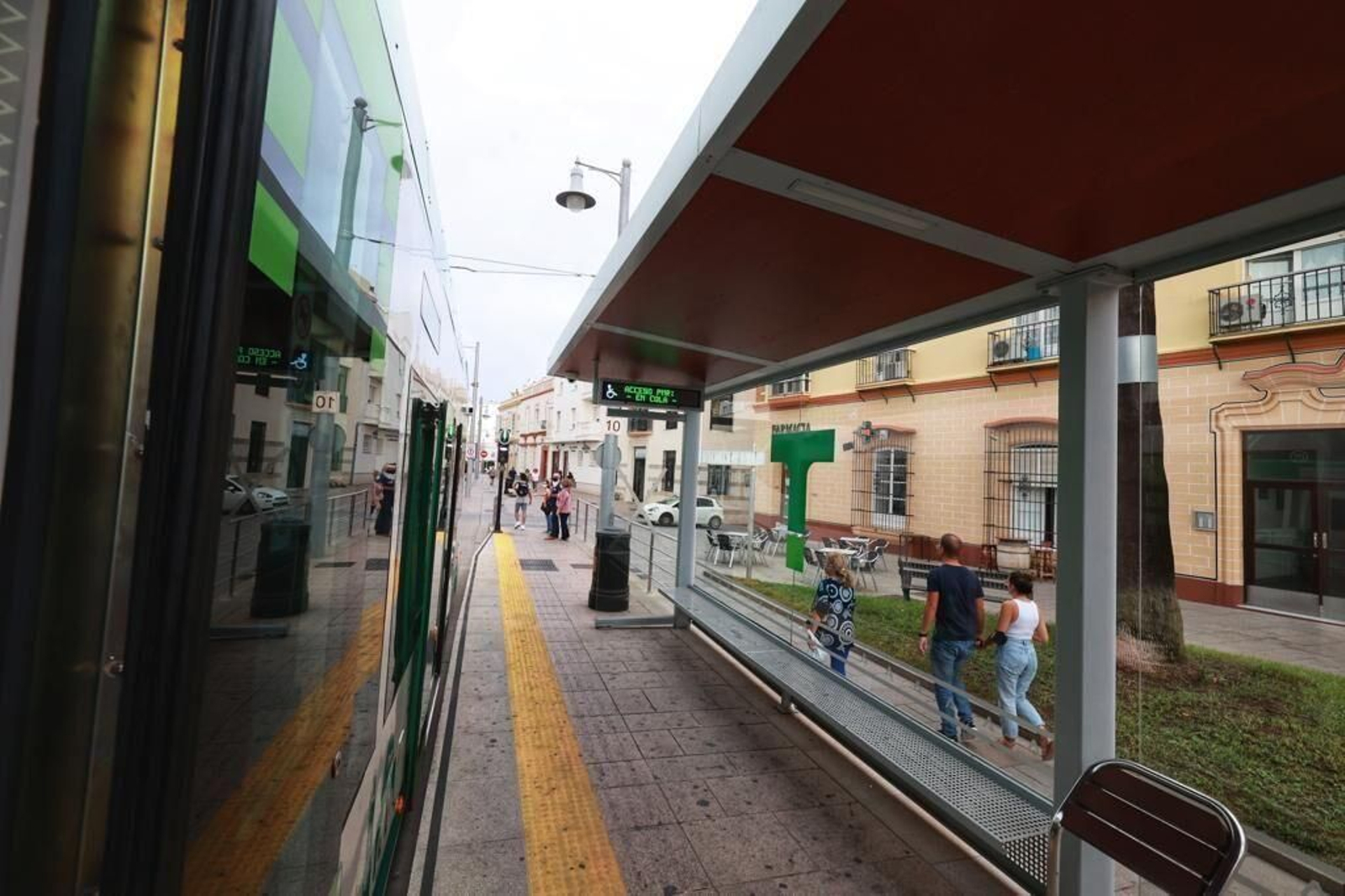 El tranvía de la Bahía, a su paso por San Fernando