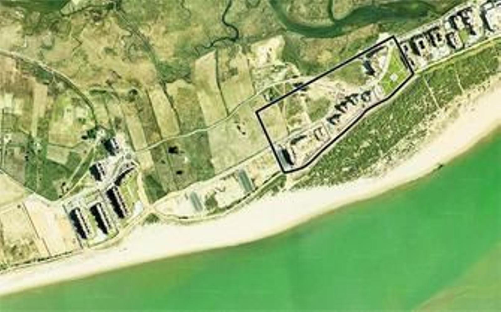 Litoral de Isla Canela en el que aparece recuadrado el espacio de la zona verde, definida como D-EL-1 .