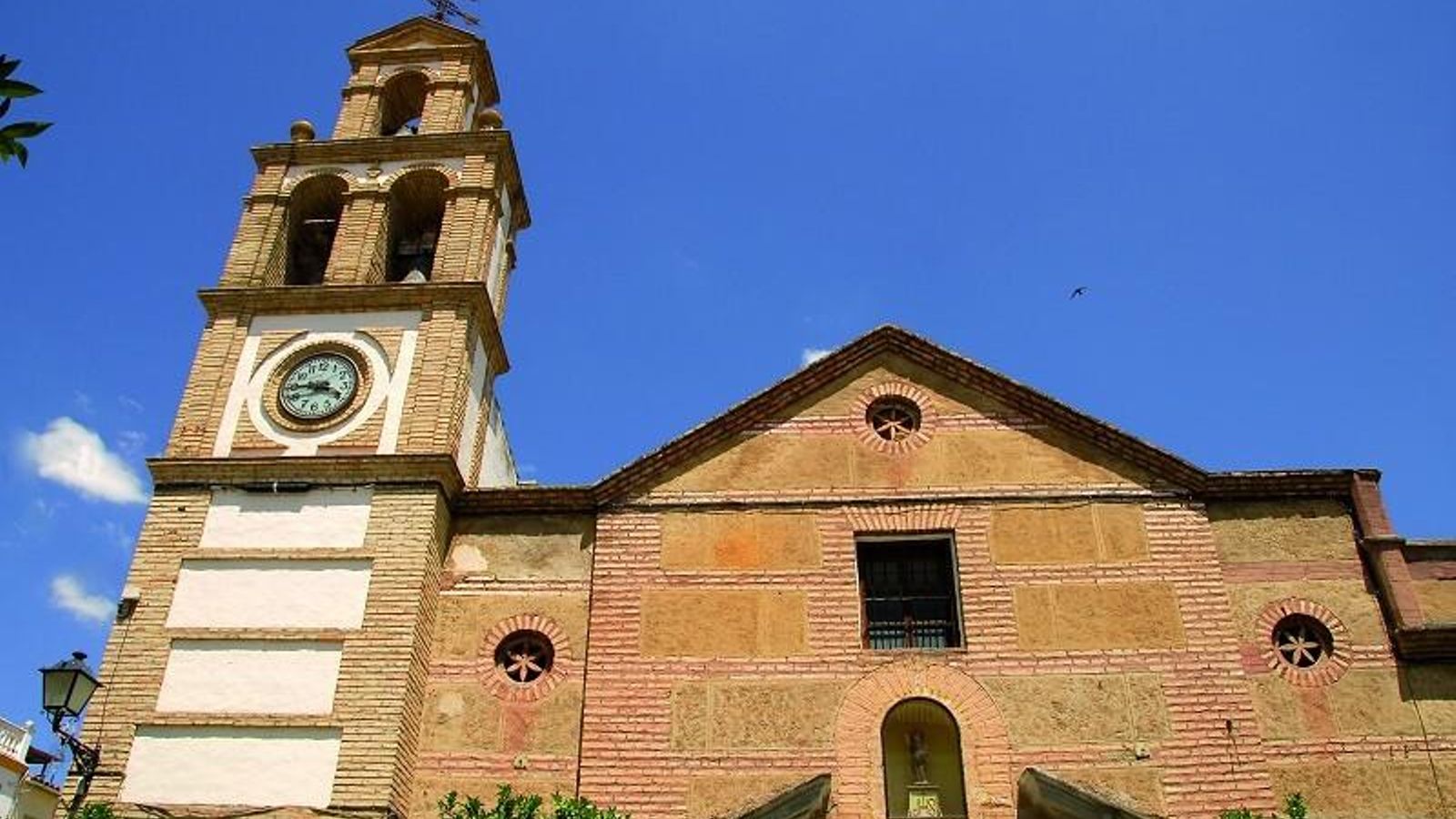La ruta parte de la plaza de la iglesia de San Juan.