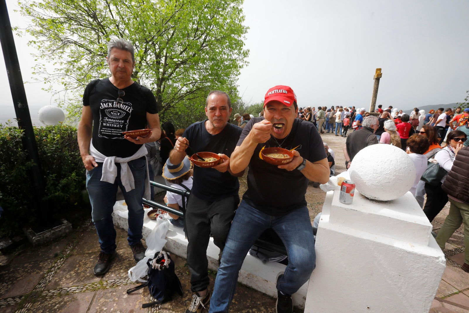 Las mejores imágenes de las tradicionales Habas en las Ermitas de Córdoba