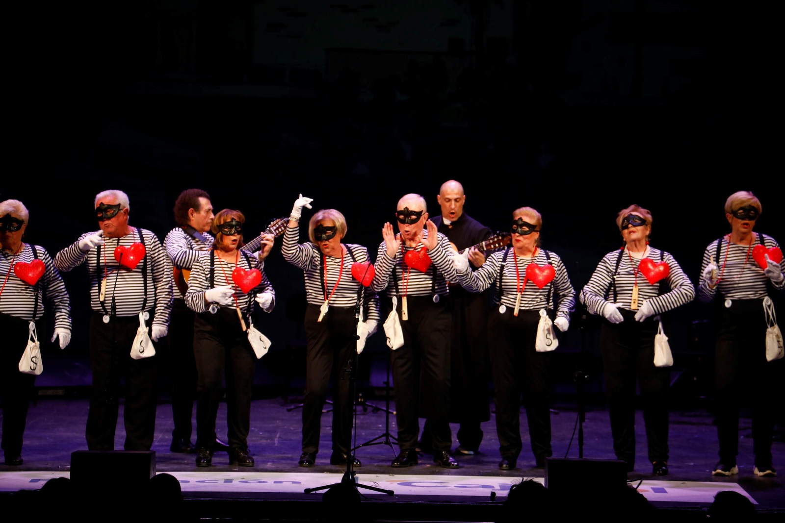 Los mayores de Córdoba celebran el Carnaval, en imágenes