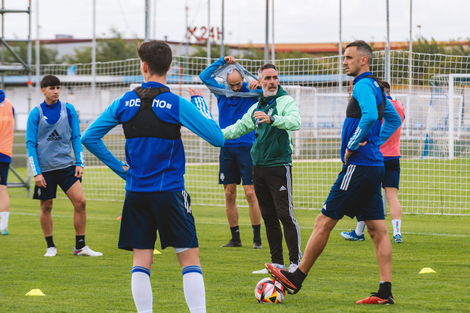 El Recre preparando el partido con el Recreativo Granada en la Ciudad Deportiva.