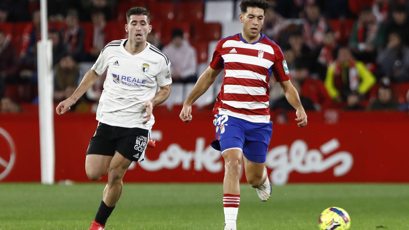 Víctor Meseguer se lesionó en la primera mitad ante el Burgos CF.