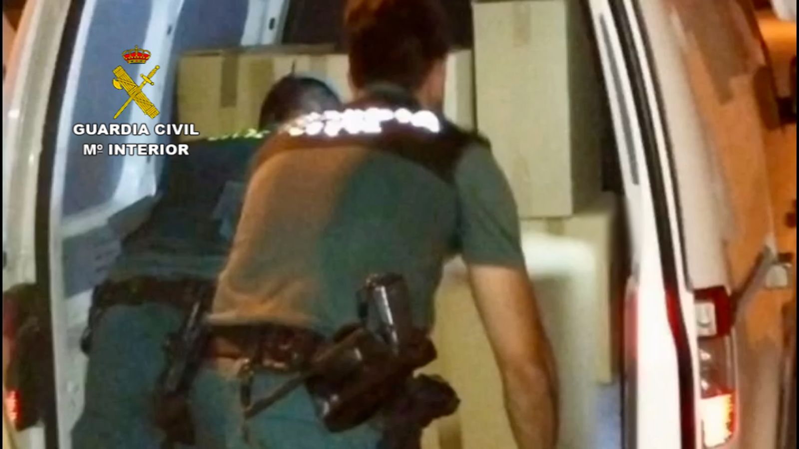 Agentes de la Guardia Civil durante la operación en Montalbán.