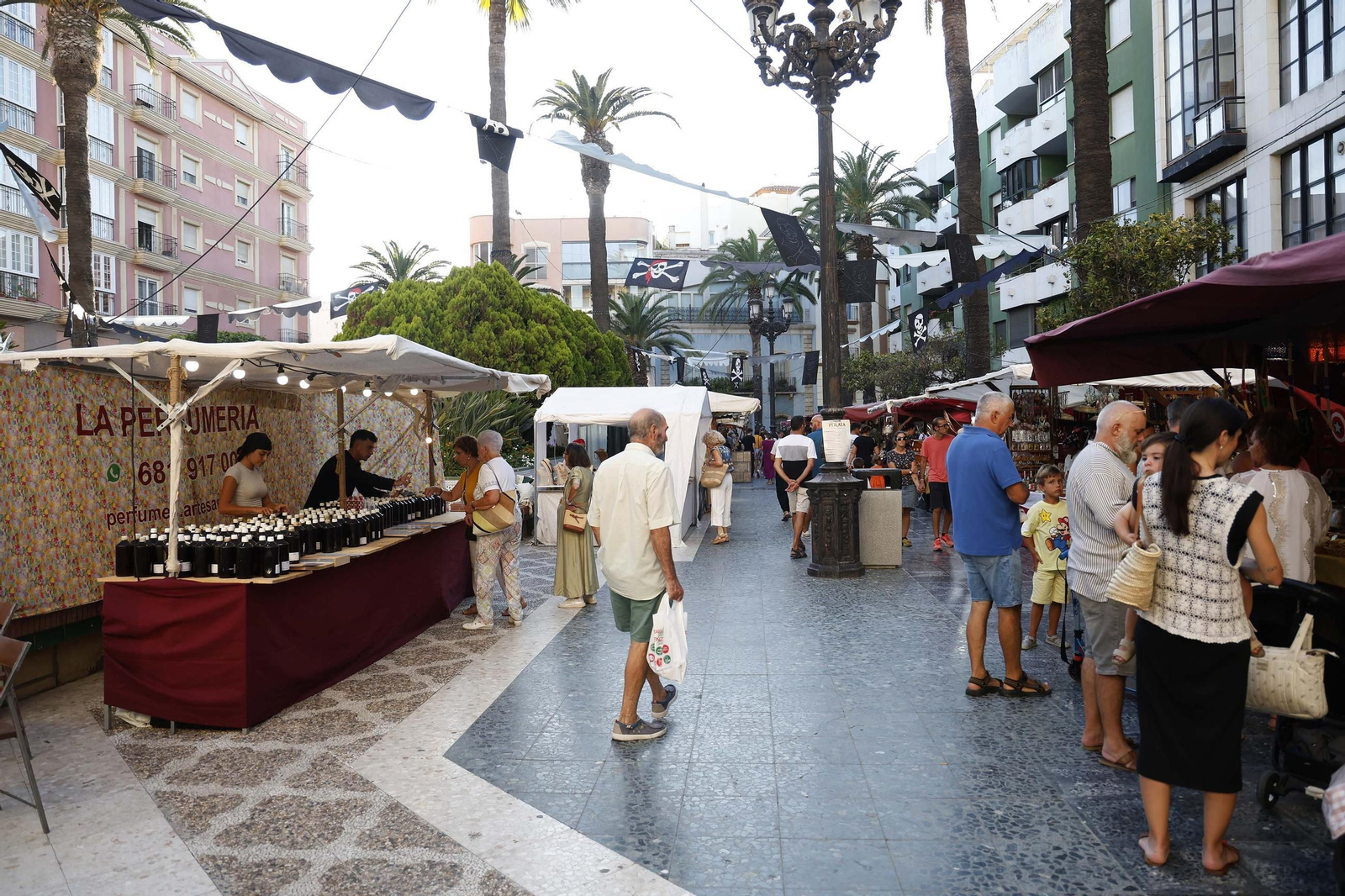 Las fotos del mercadillo pirata en La Línea