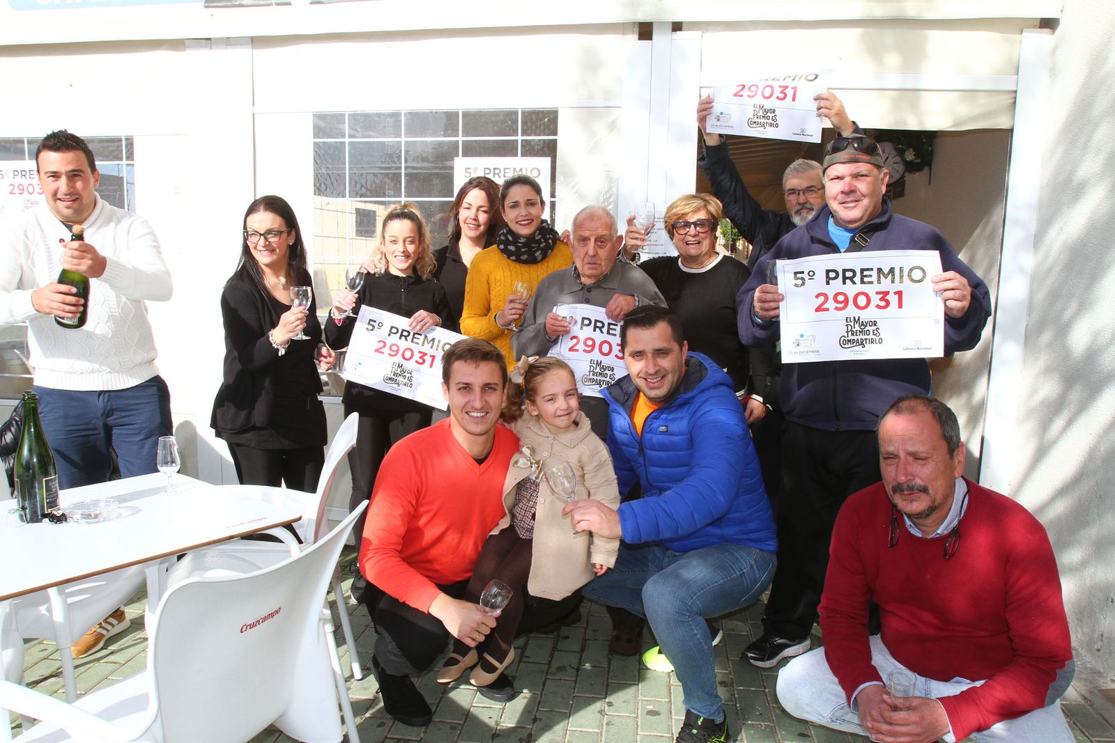 Alegría en Huelva tras tocar por primera vez el gordo en la capital.