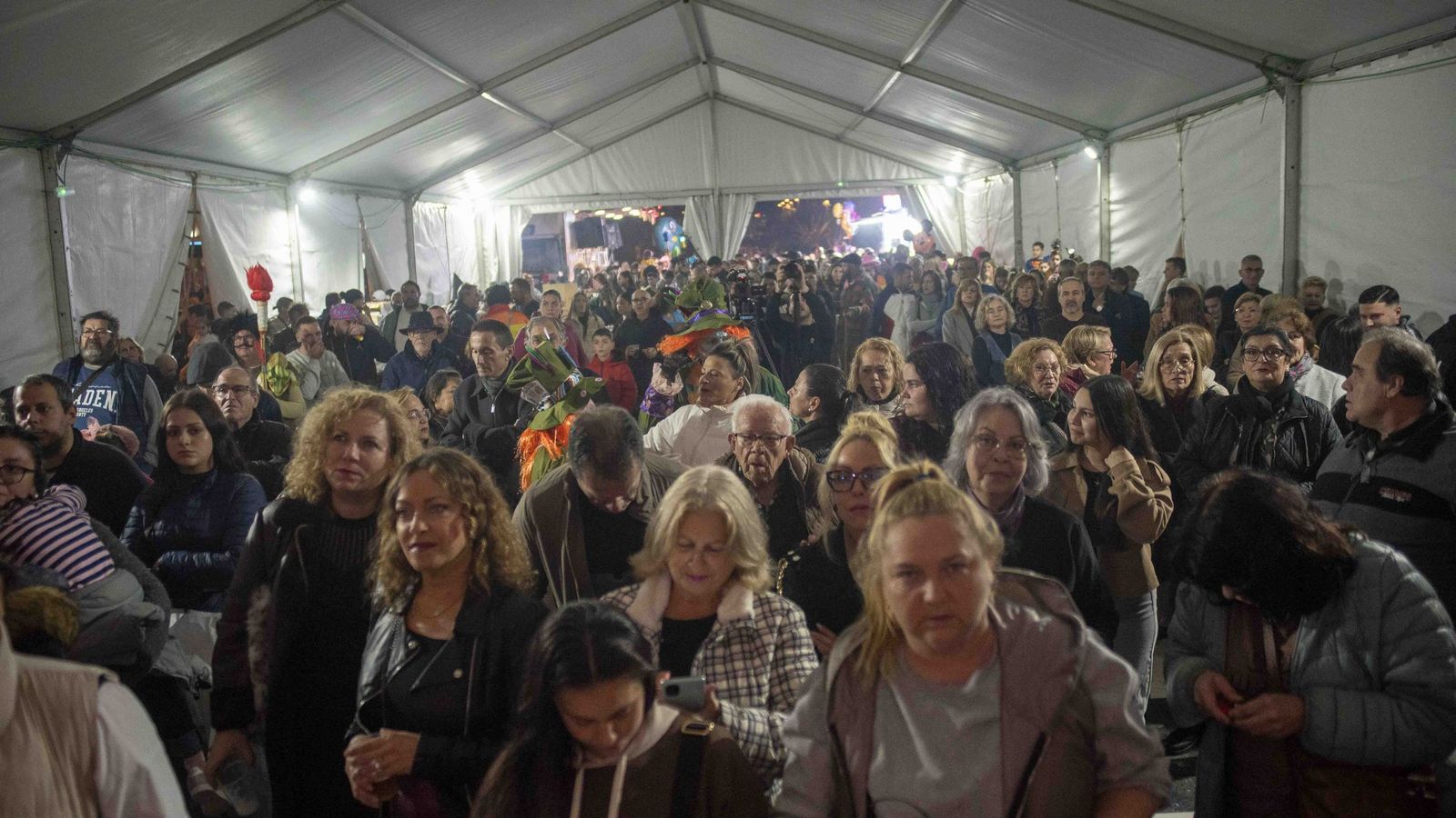 Público asistente al pregón de Carnaval.