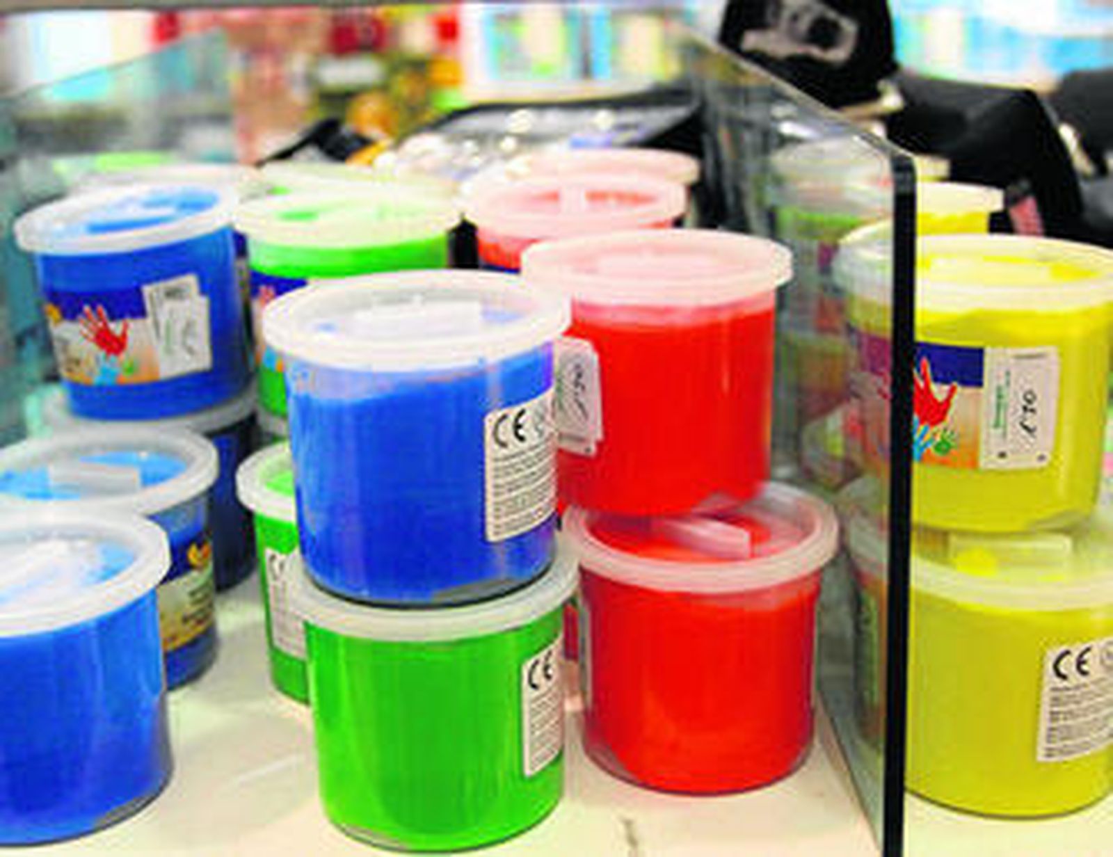 Pinturas para dedos de uso infantil.