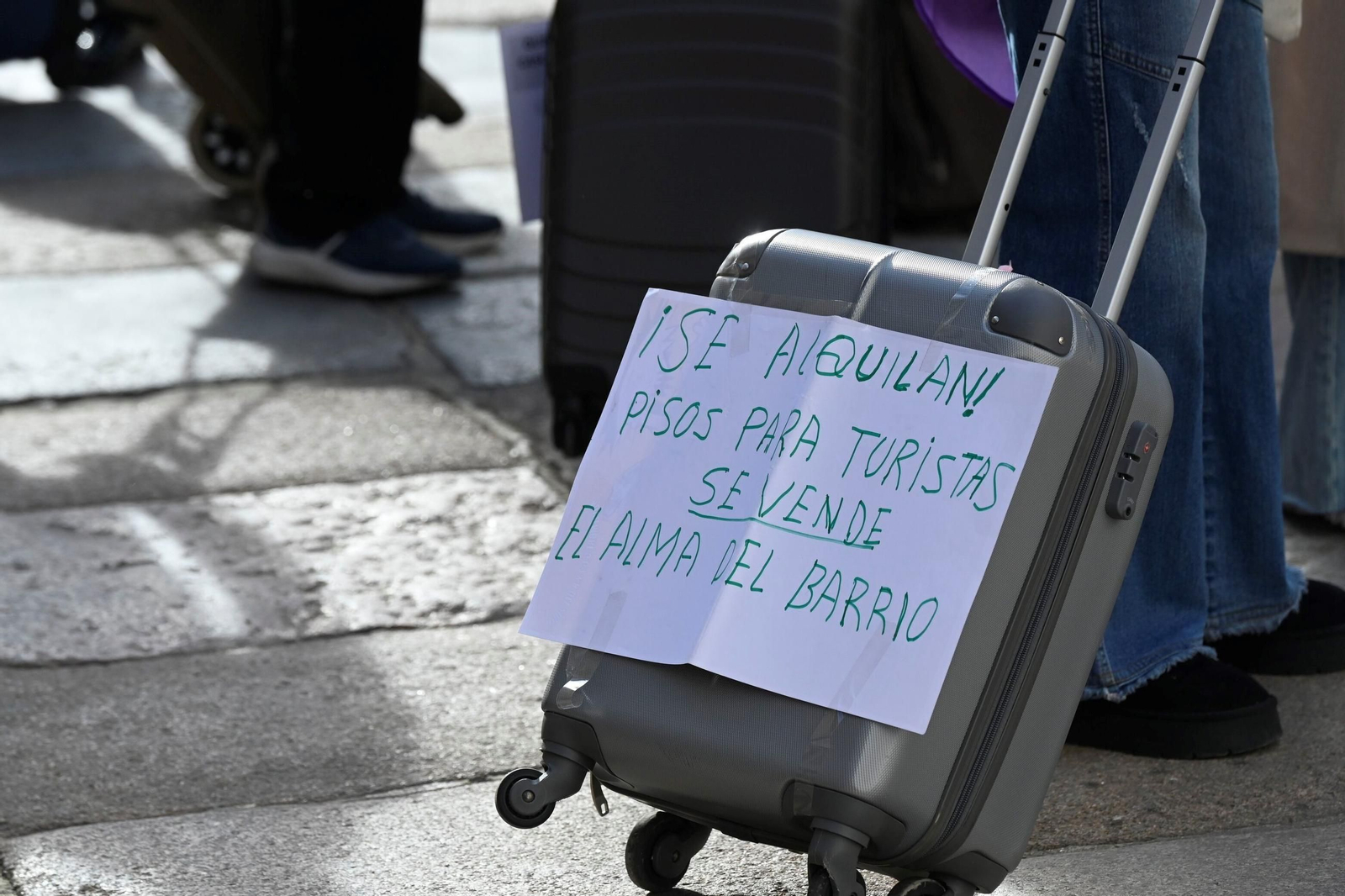 El  'free tour' reivindicativo de los vecinos del Casco Histórico de Córdoba contra el turismo masivo, en imágenes