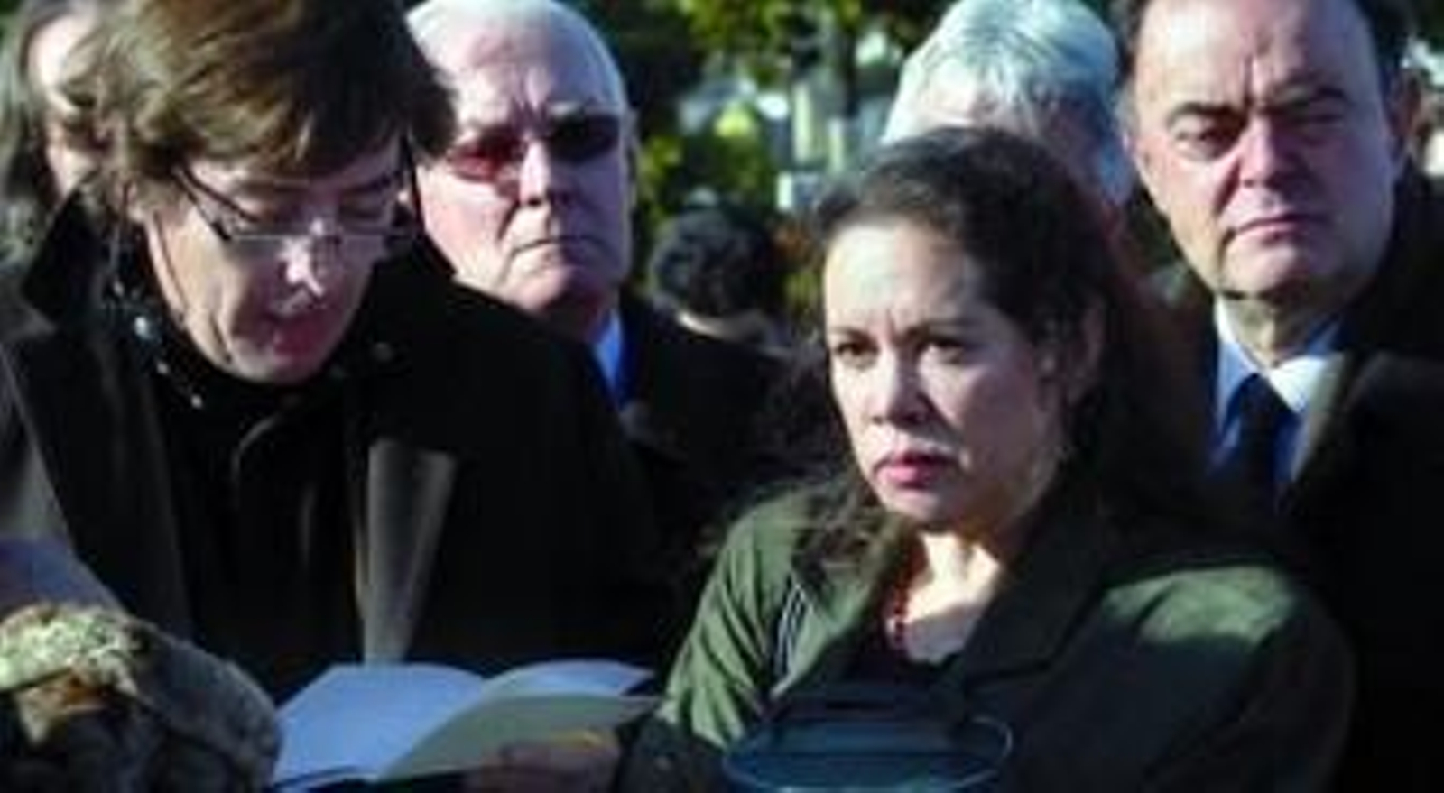 Luis García Montero lee unas palabras en recuerdo del poeta.