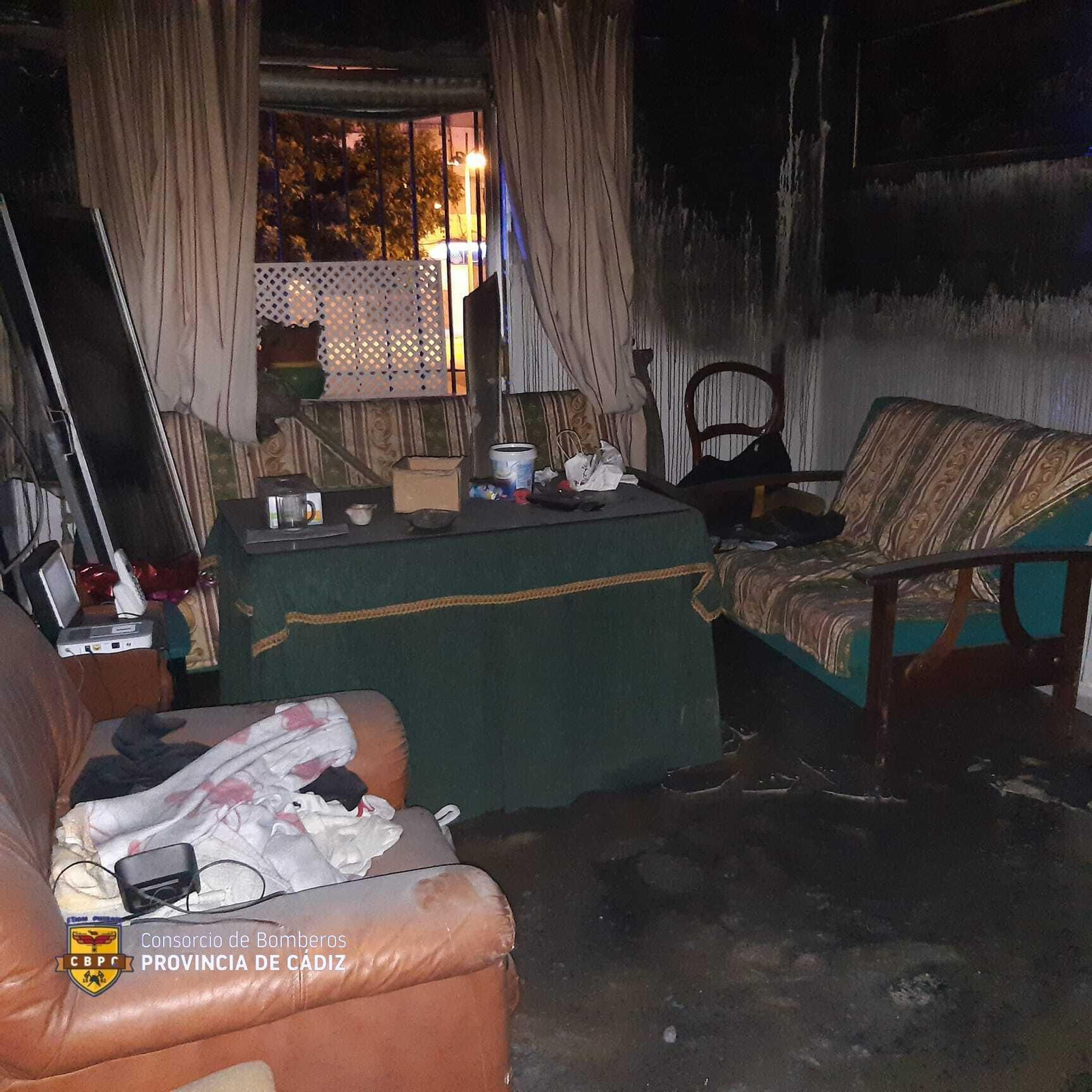 Calcinada una vivienda en la plaza de los Naranjos de Jerez