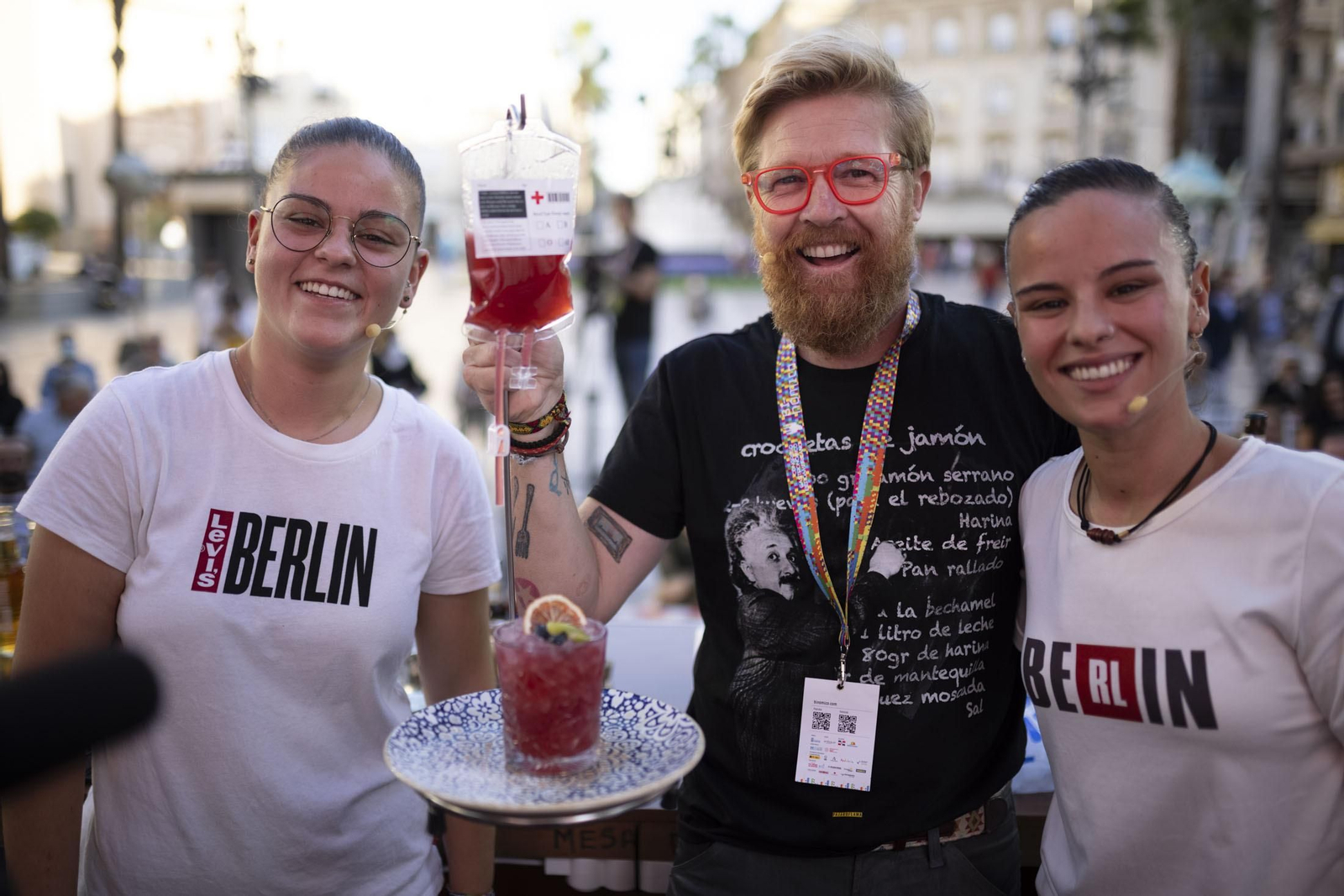 El Bar Berlín muestra su "coctelería cervecera" en la Plaza de las Monjas