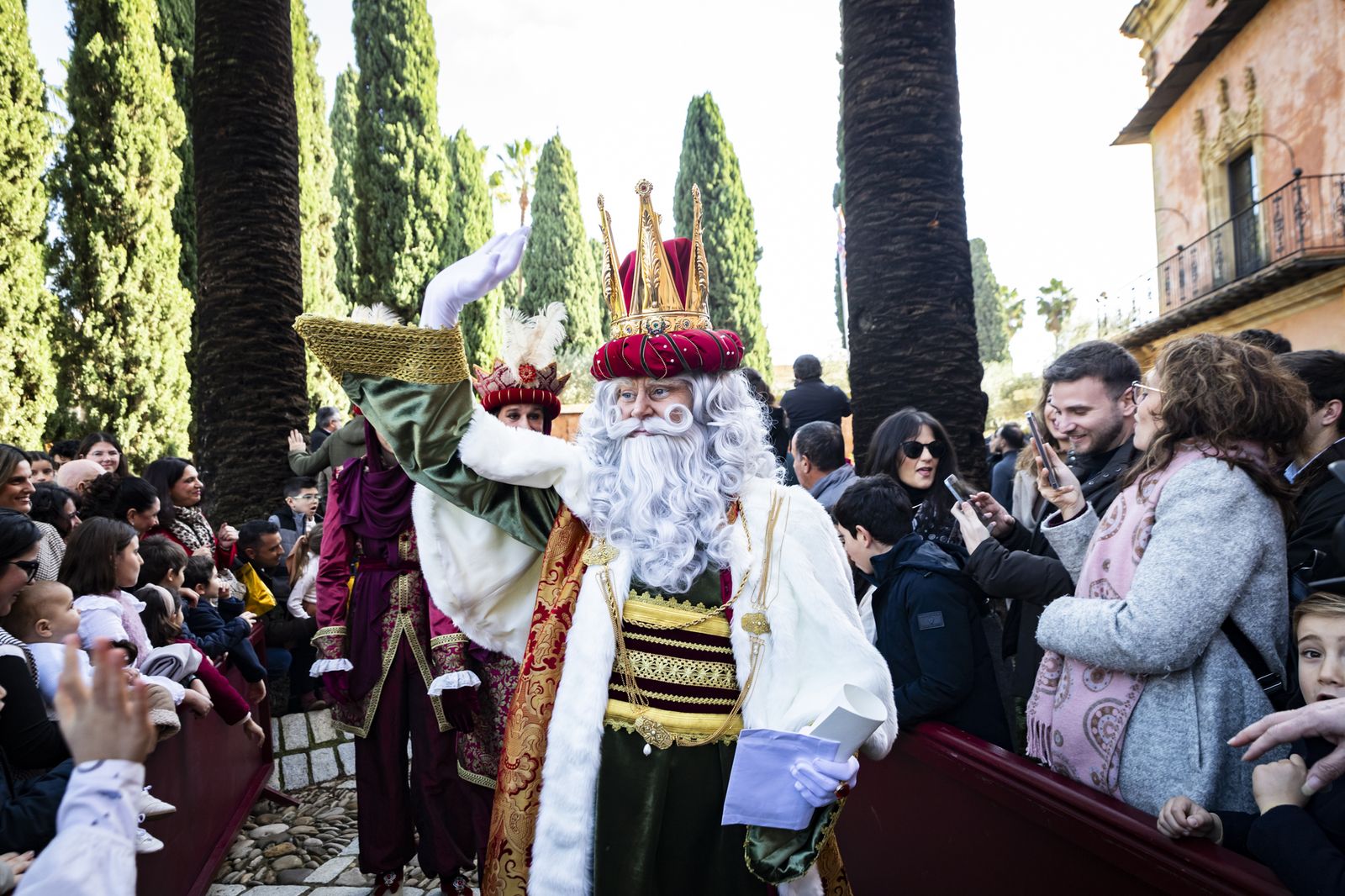 Los Reyes Magos son coronados un año más en el Alcázar de Jerez