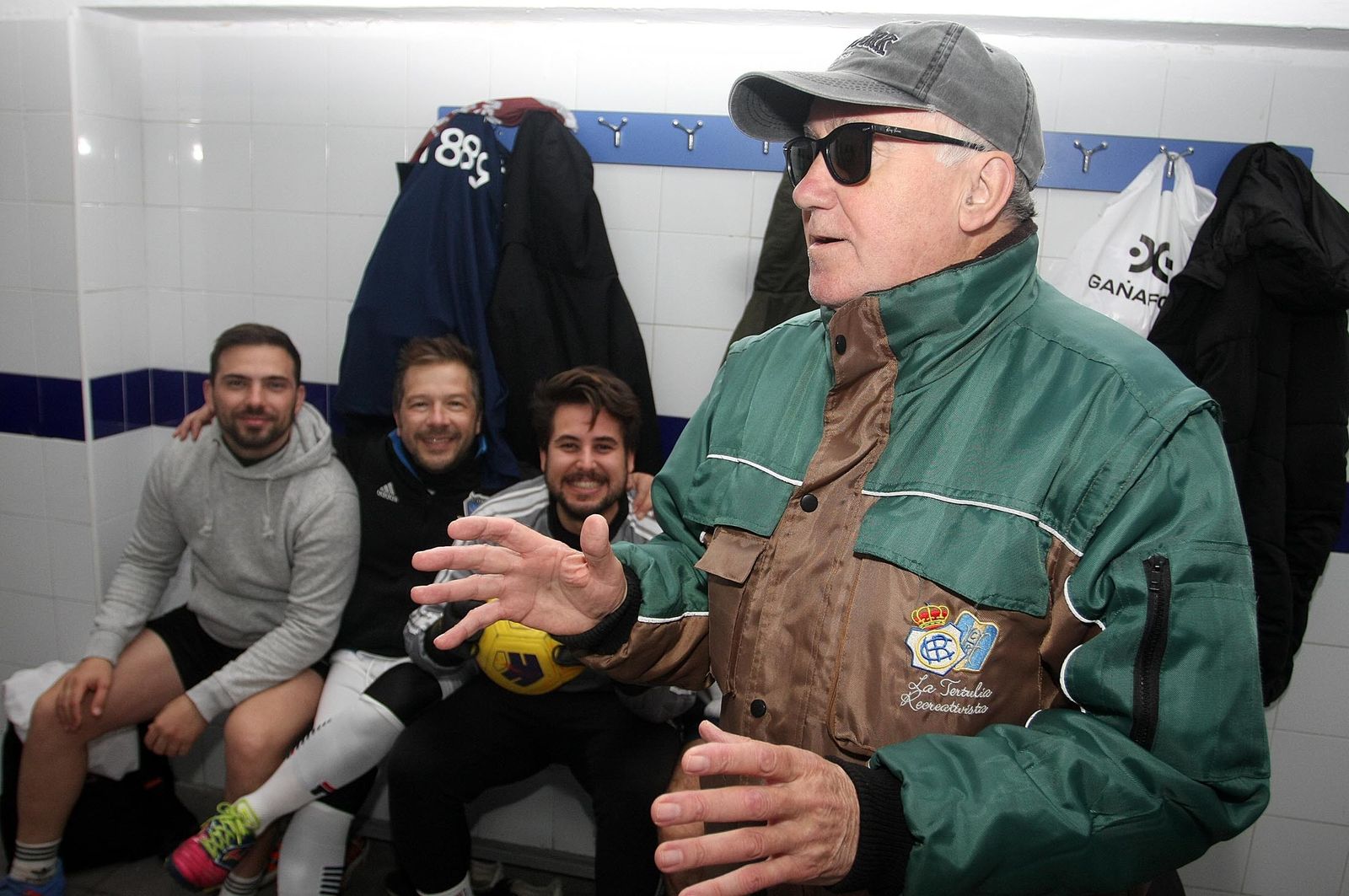 Imágenes del partido homenaje a los árbitros históricos de fútbol de Huelva