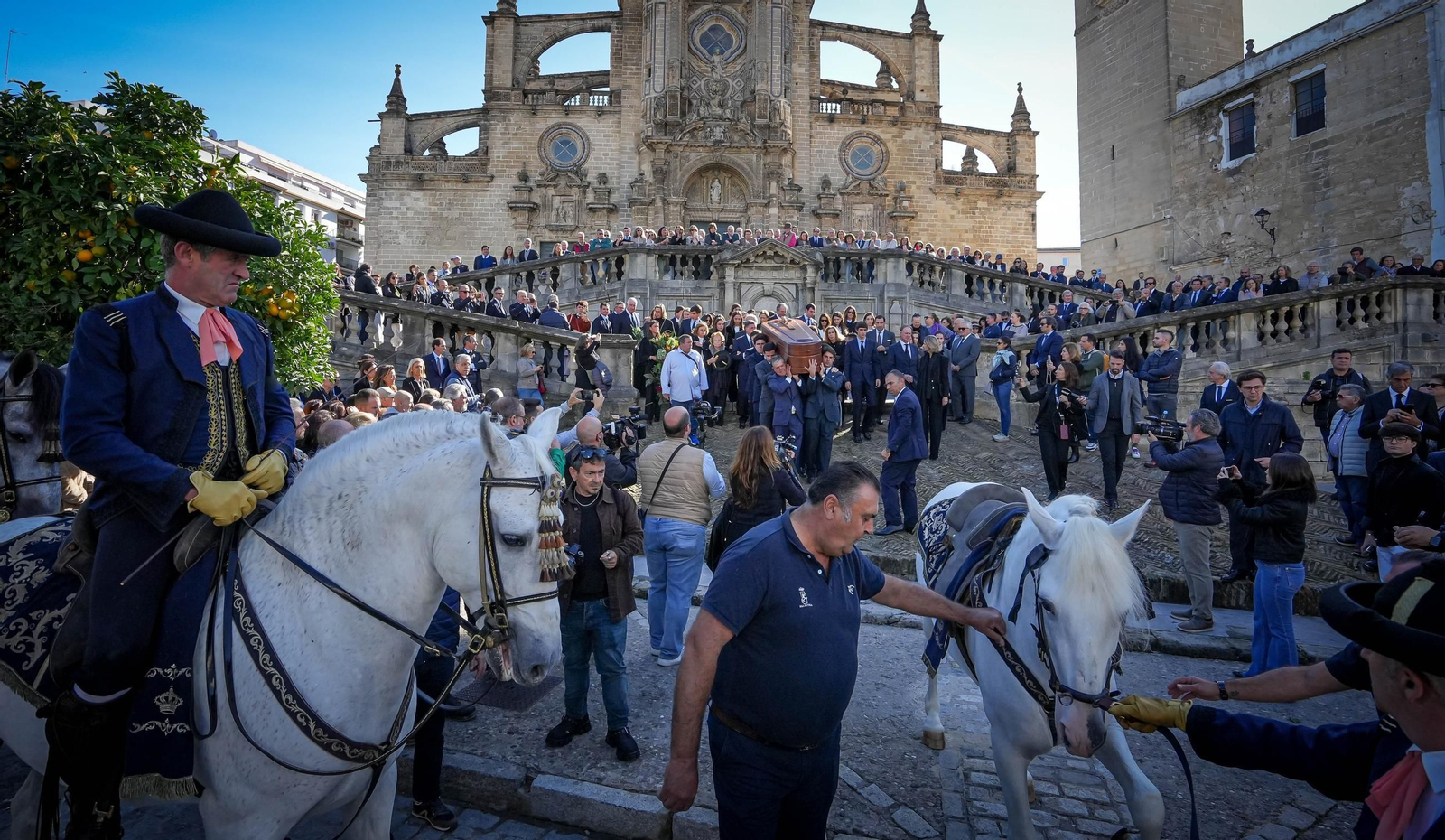 Imágenes del funeral de Álvaro Domecq en la catedral de Jerez Imágenes del funeral de Álvaro Domecq en la catedral de Jerez