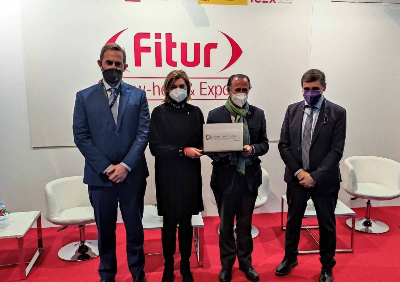 El alcalde y la delegada municipal de Turismo reciben en Fitur el certificado de manos del secretario de Estado de Turismo y del presidente de SEGITTUR.