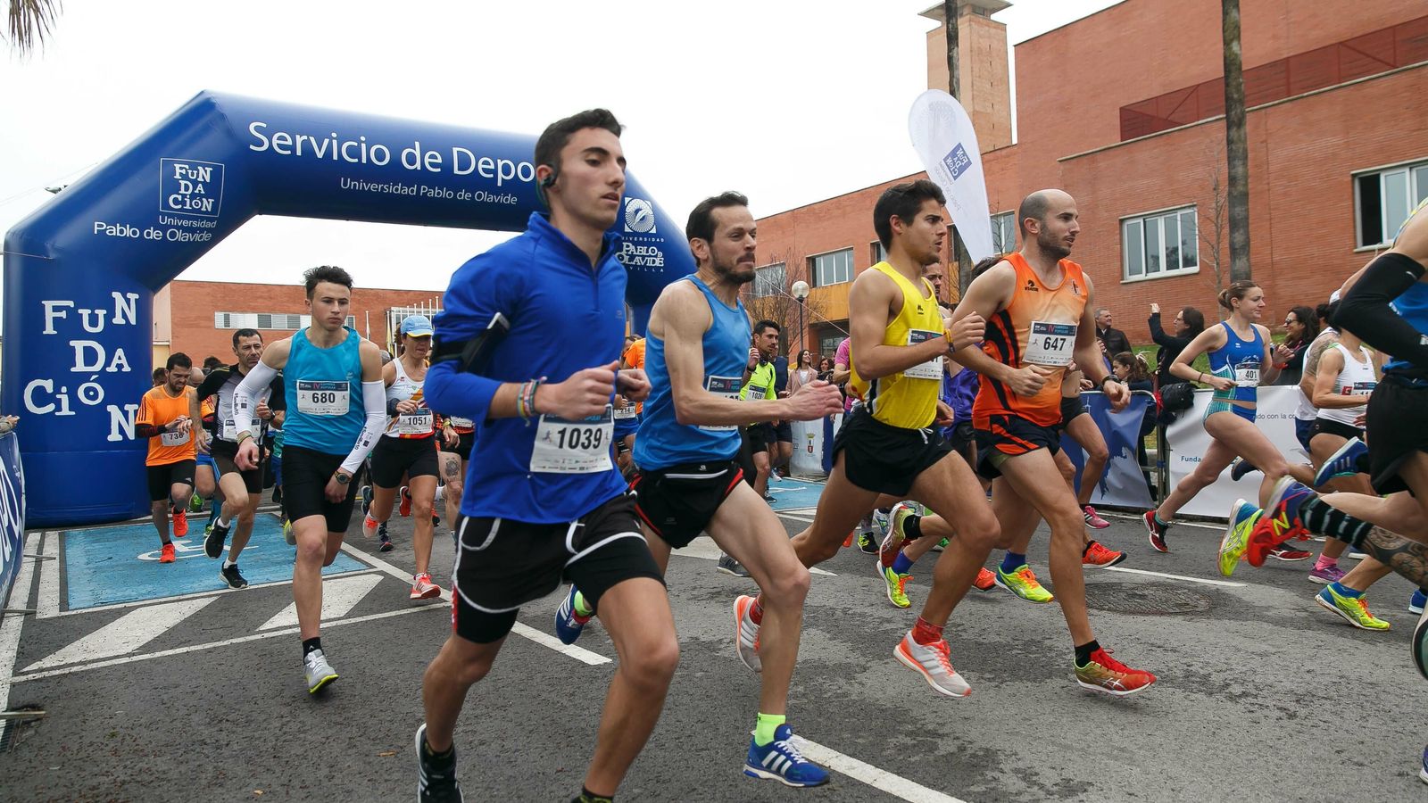 Corredores en la anterior edición de la Carrera de la UPO.